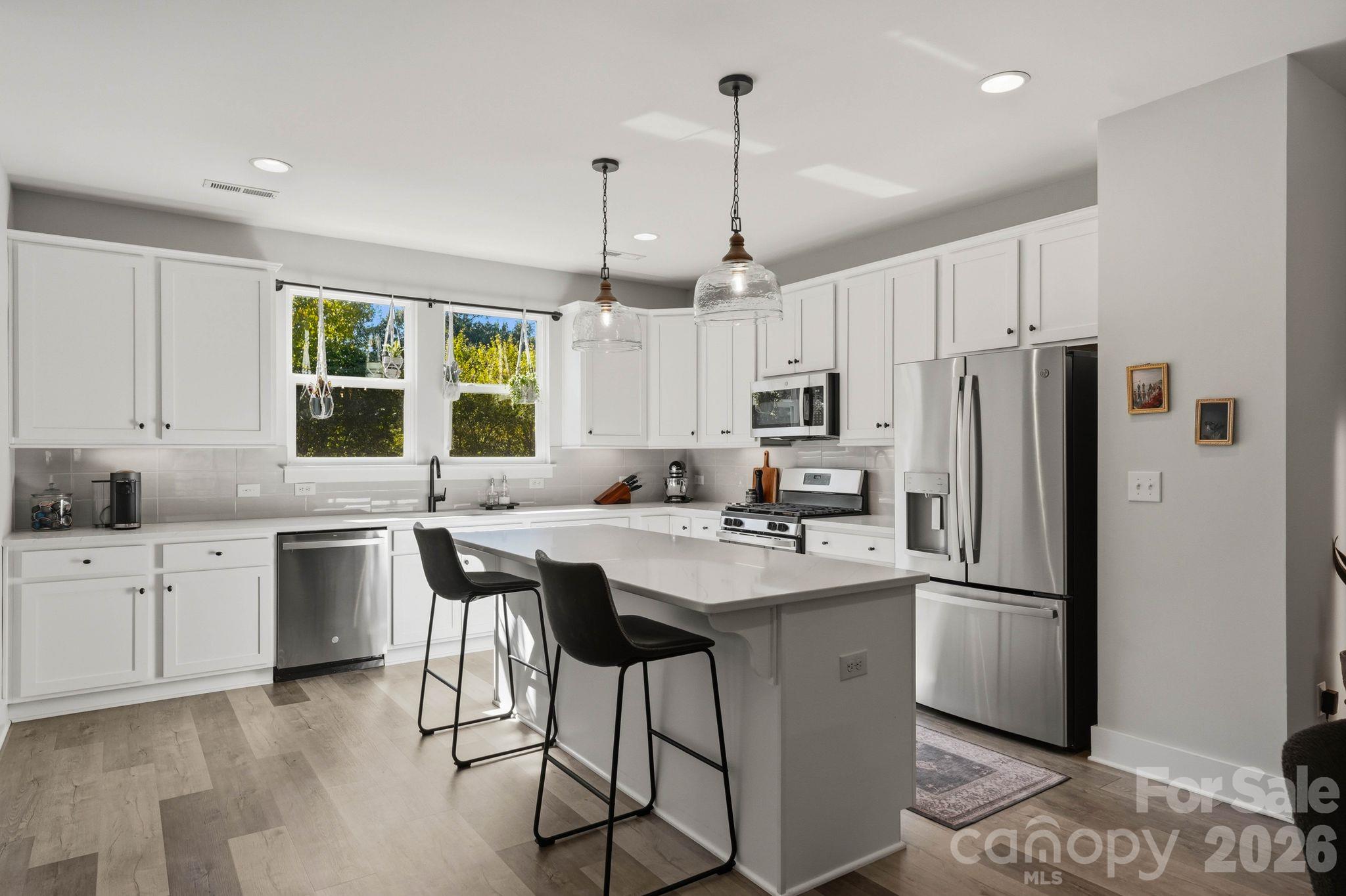 Townhouse at 367 S Bruns Avenue, Charlotte, photo 4 of 21