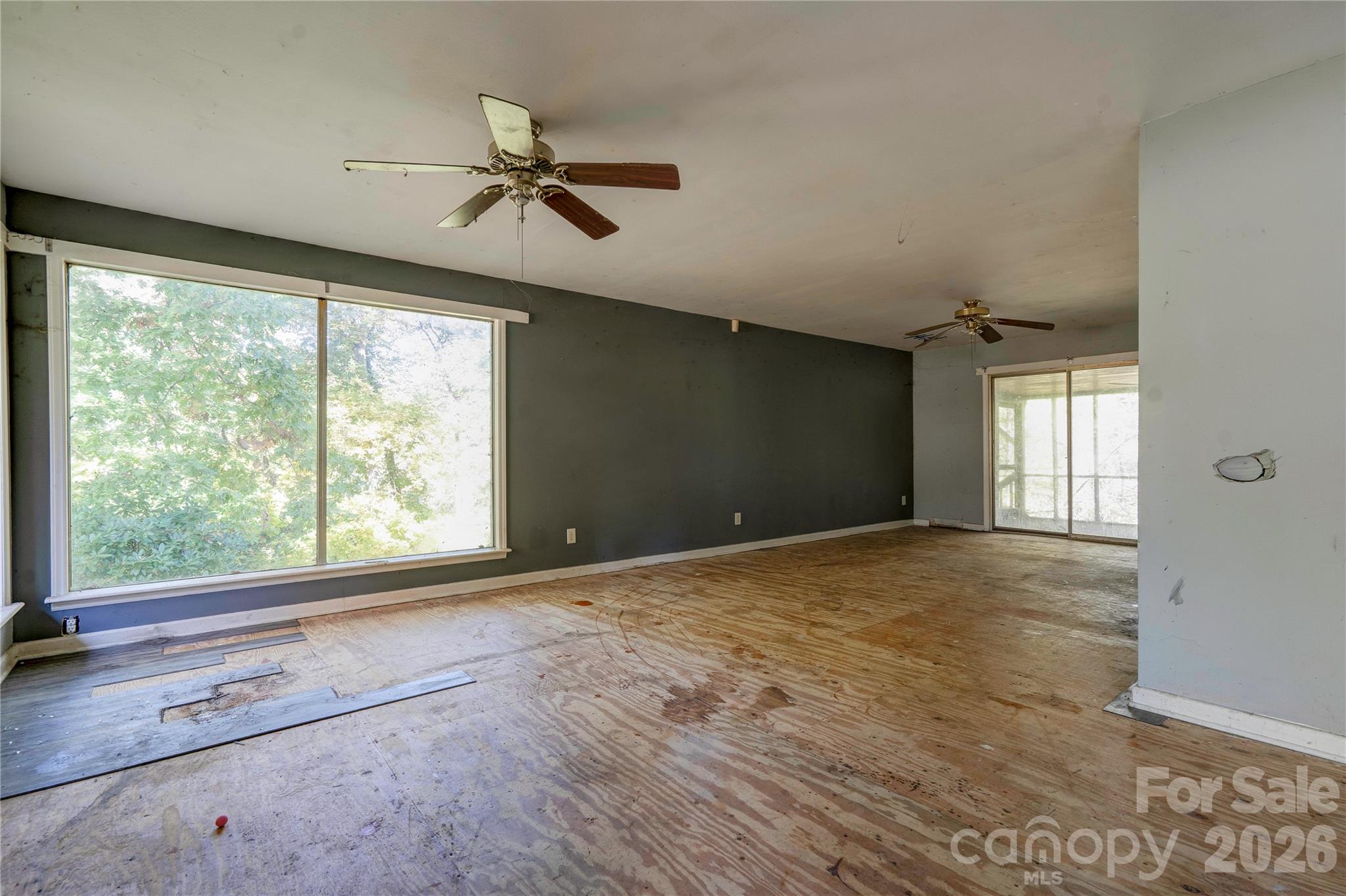 Living Room - 712 Hanover Drive, Shelby