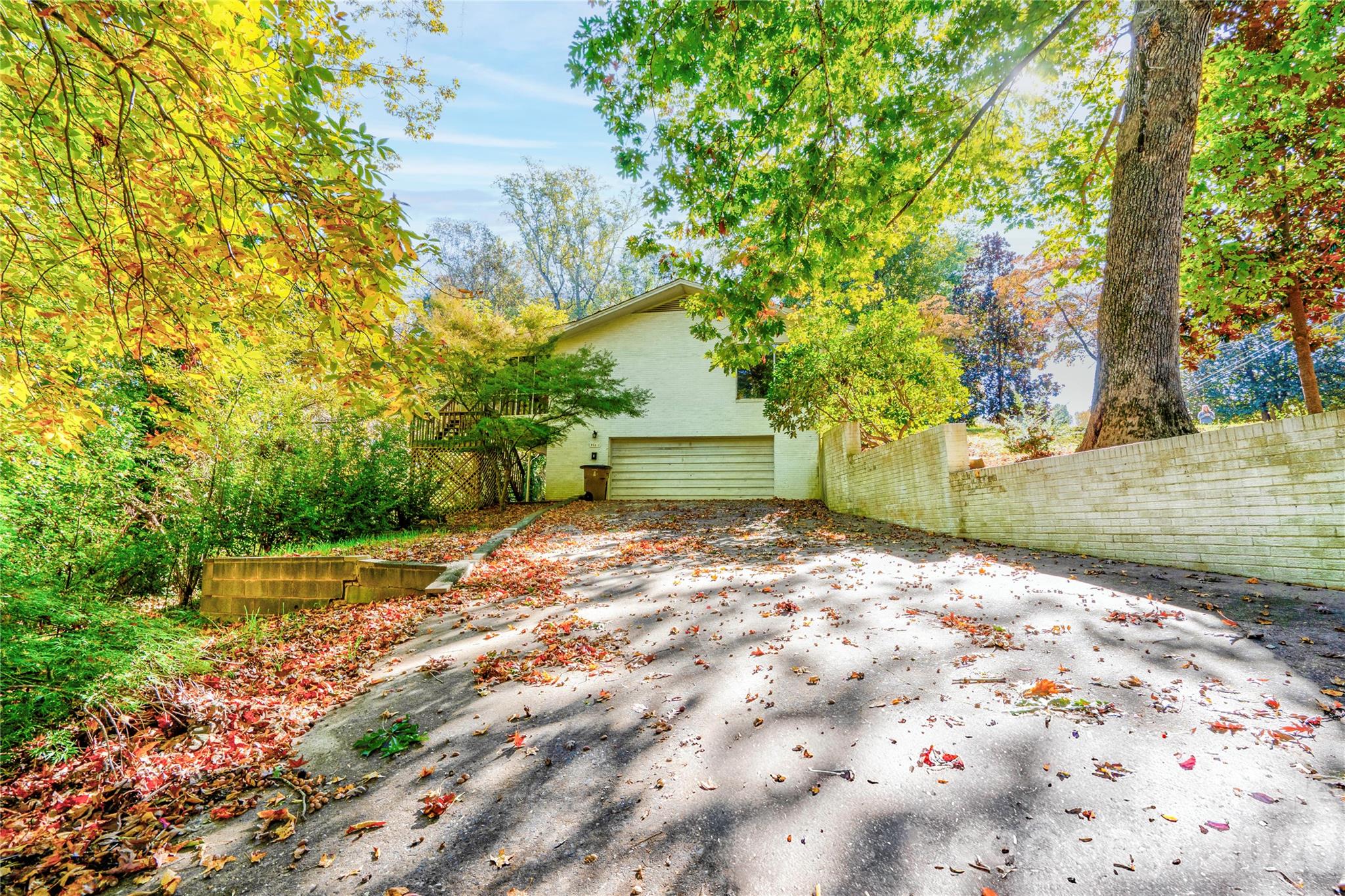 Driveway Double Garage - 712 Hanover Drive, Shelby