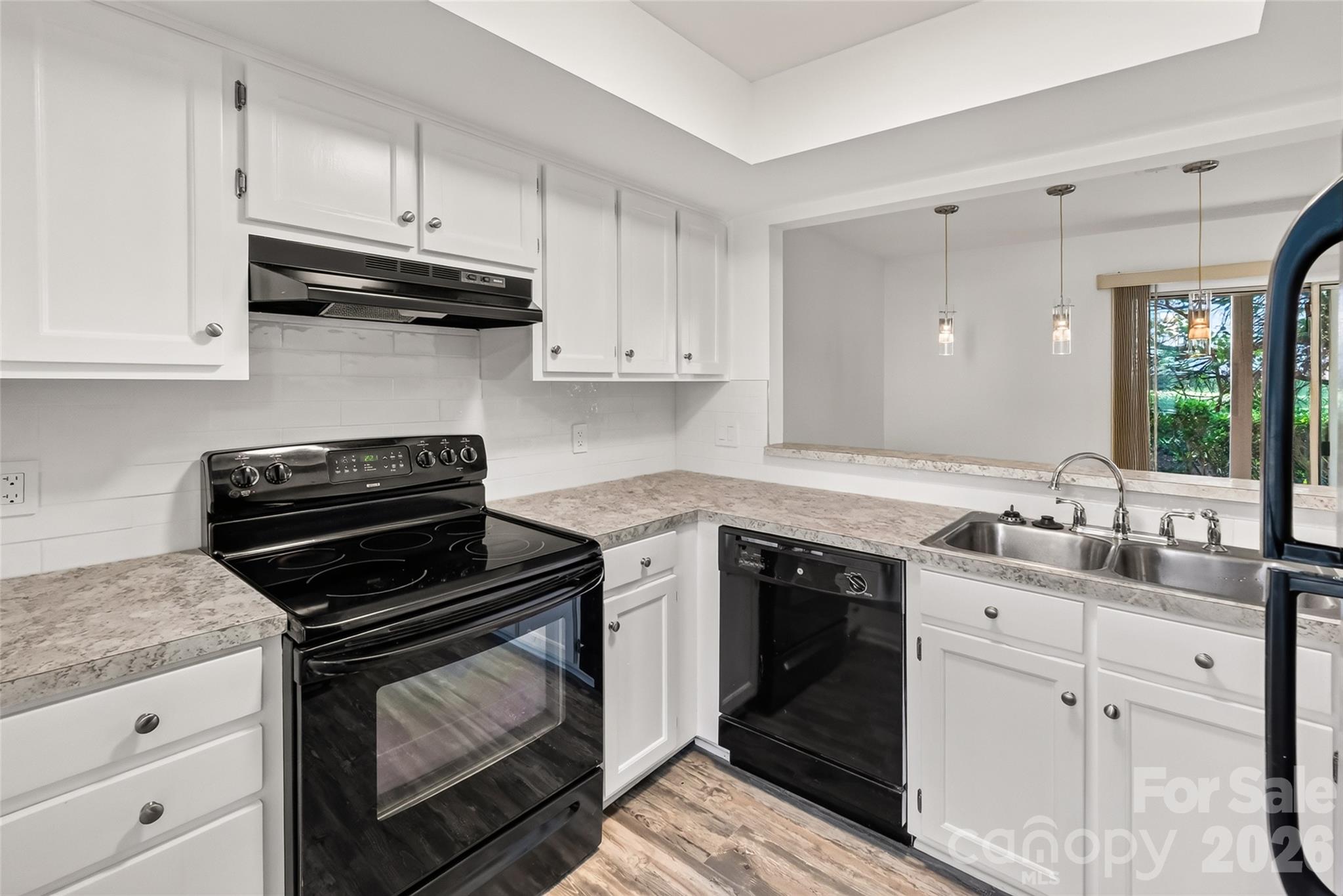 Condominium at 2913 Iron Gate Lane, Charlotte, photo 10 of 35