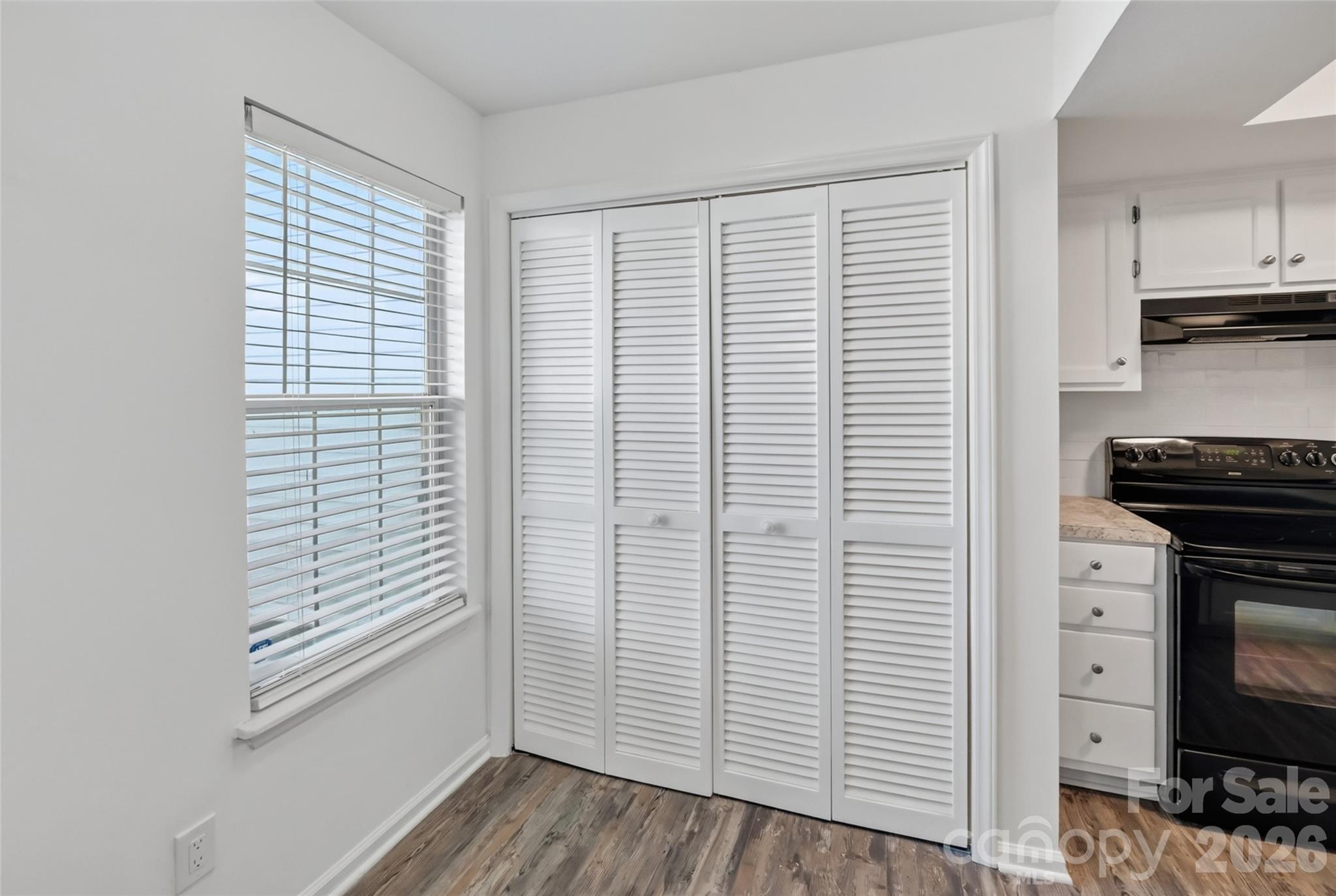 Condominium at 2913 Iron Gate Lane, Charlotte, photo 12 of 35