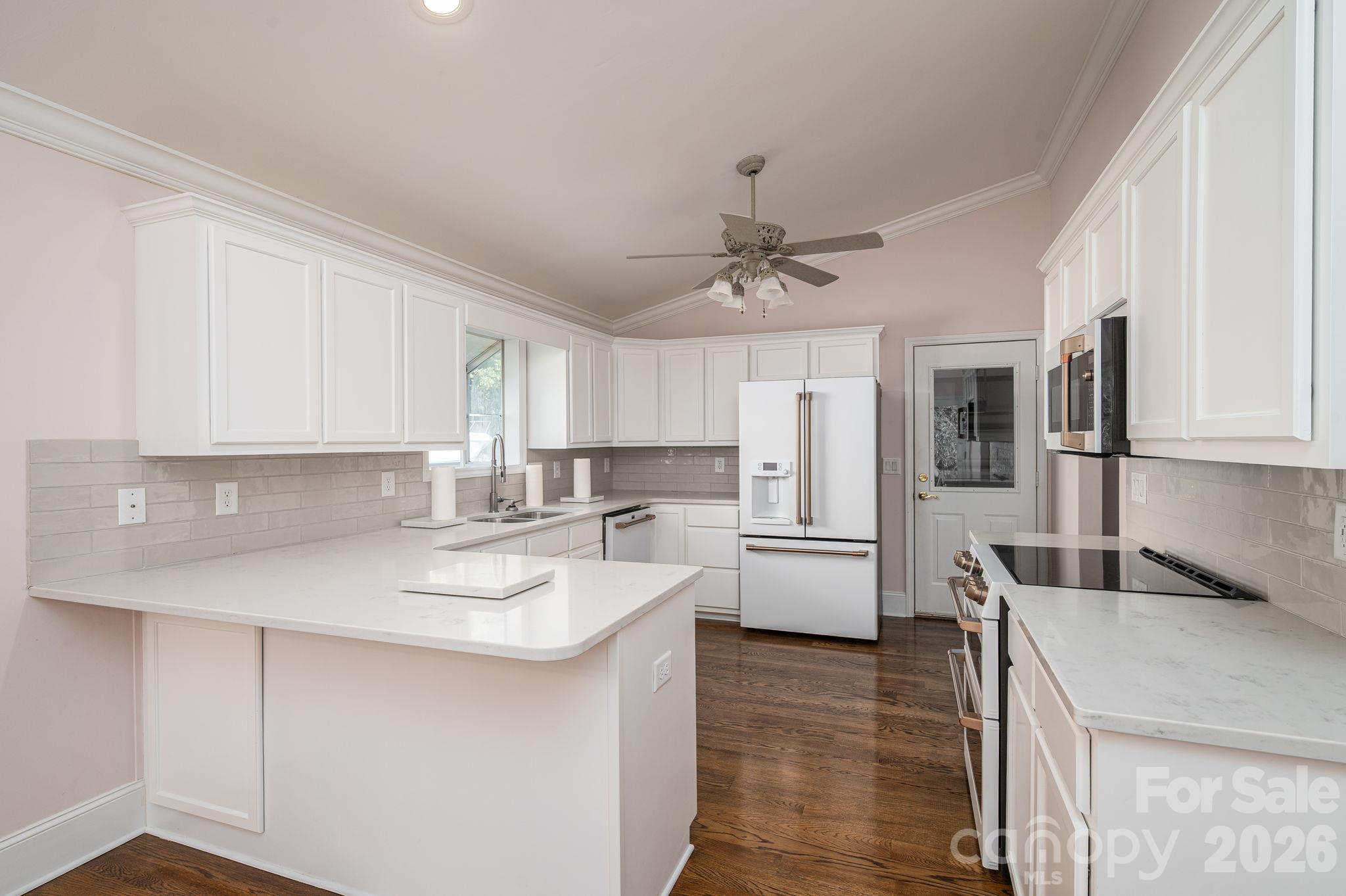 Single Family Residence at 3647 Lake Shore Road S, Denver, photo 8 of 42