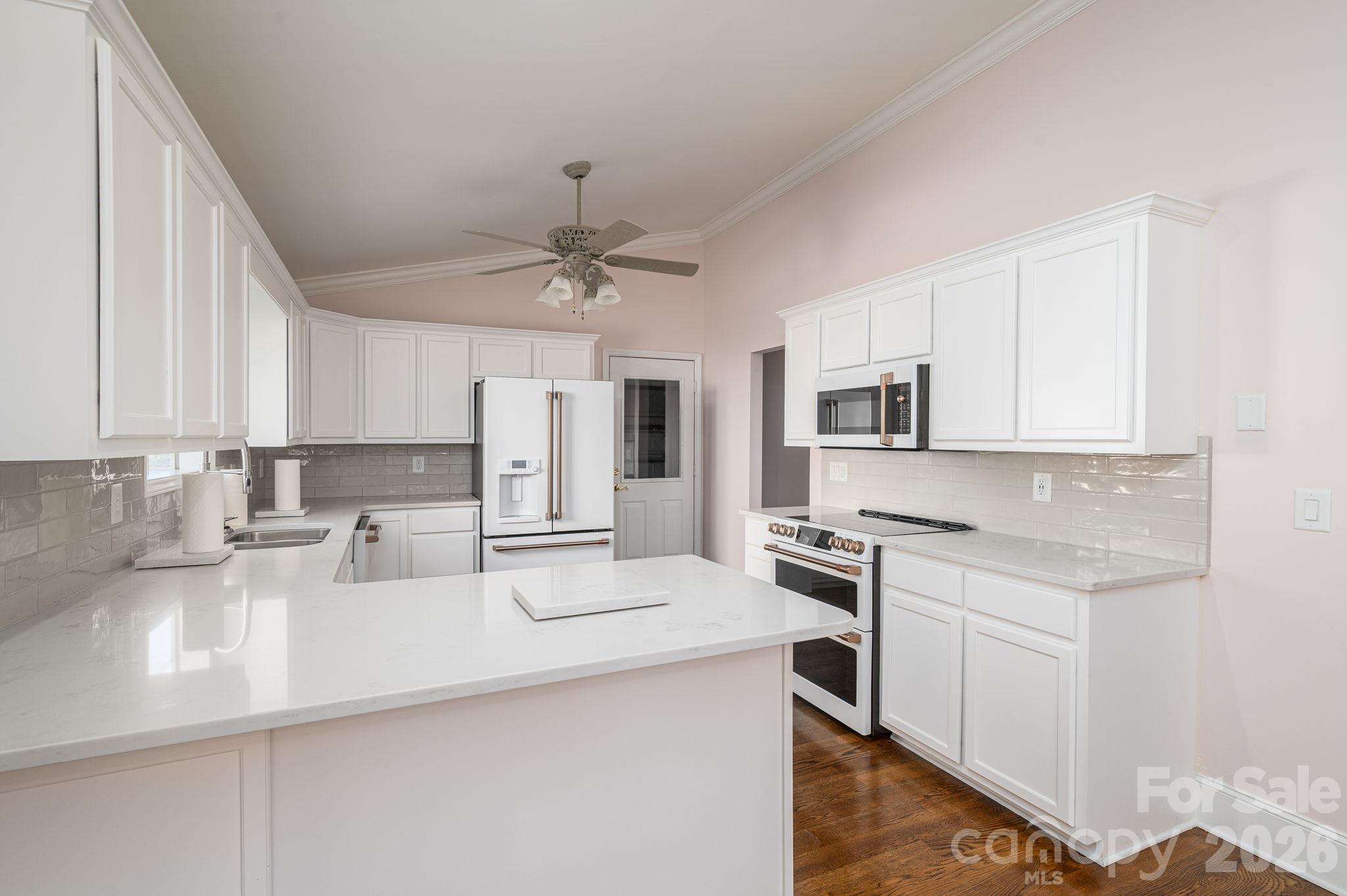 Single Family Residence at 3647 Lake Shore Road S, Denver, photo 12 of 42