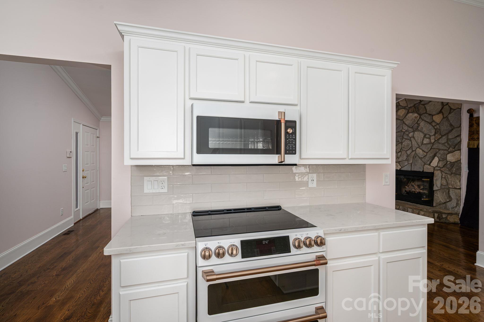 Single Family Residence at 3647 Lake Shore Road S, Denver, photo 13 of 42
