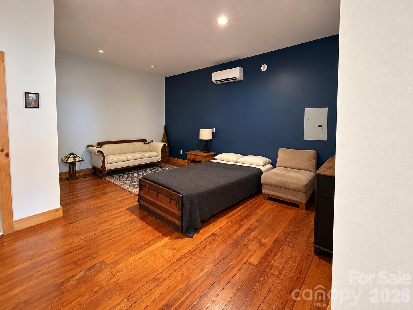 Large bedroom - 20 S Main Street S, Marshall