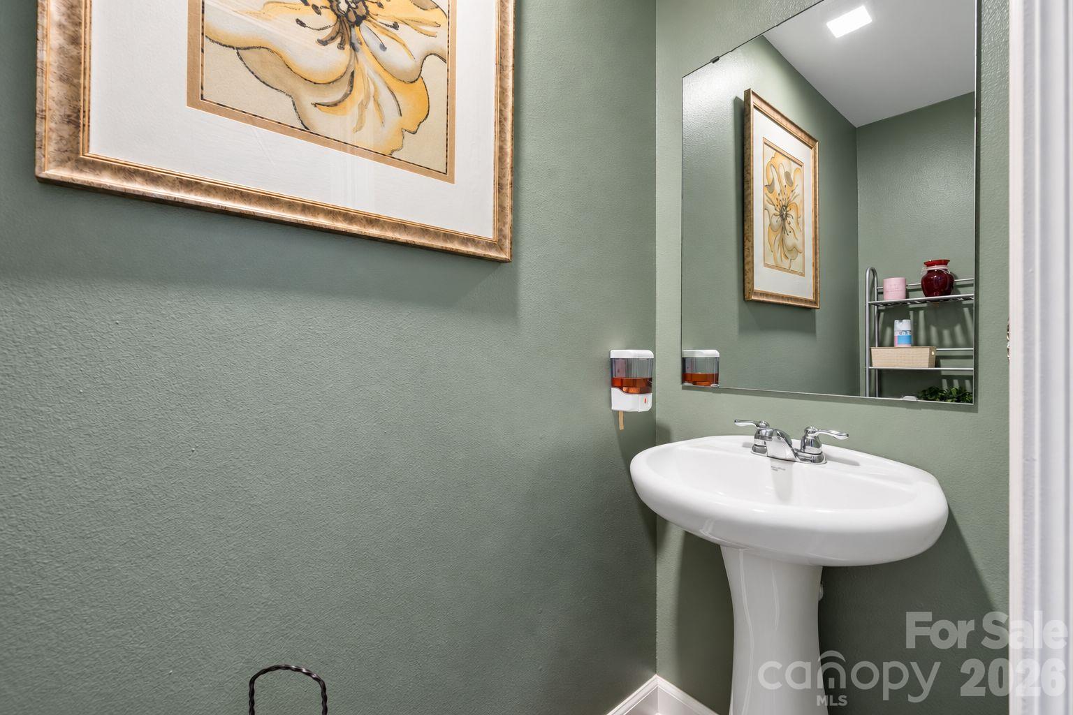 Single Family Residence at 873 Willow Creek Drive, Gastonia, photo 9 of 32