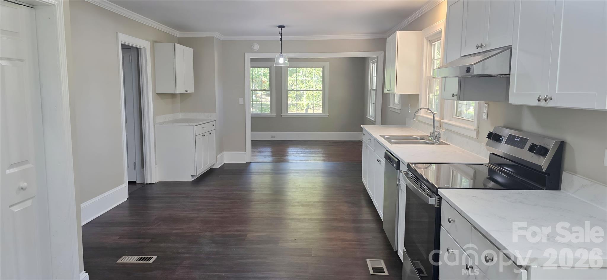 1111 Kitchen - 1107/1111 Chase High Road, Forest City