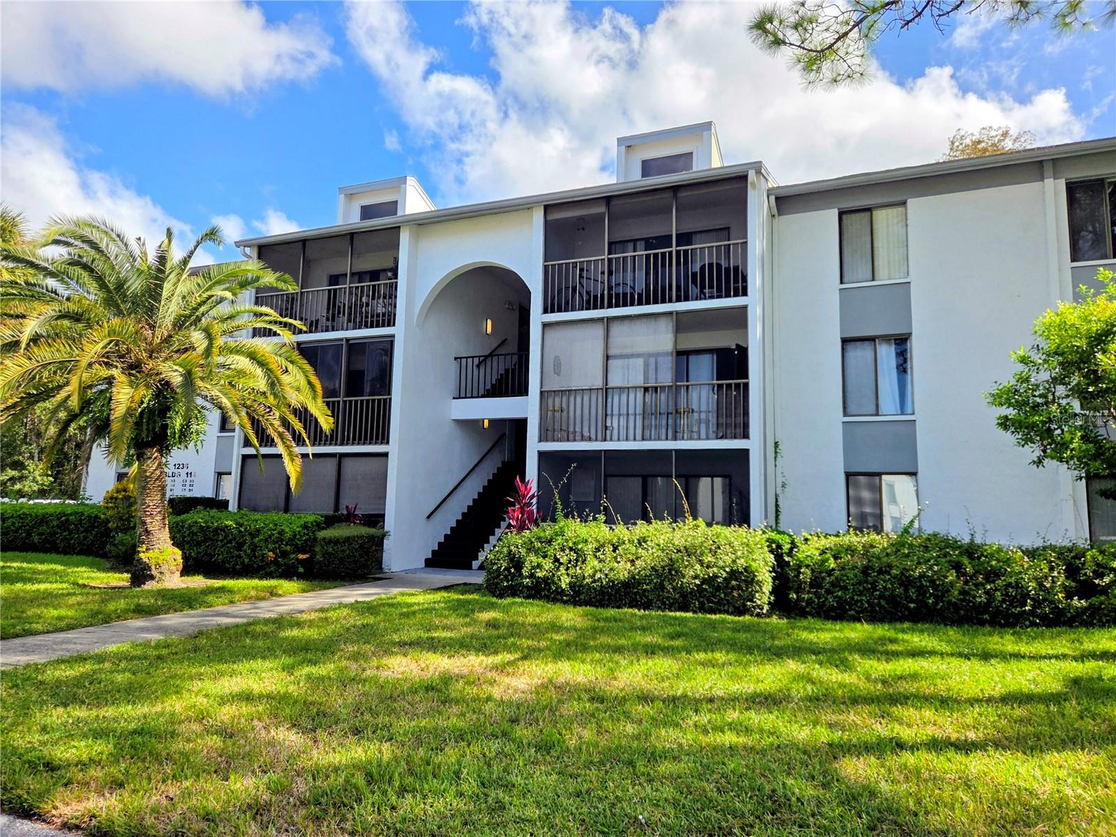 1236 PINE RIDGE CIR W #B1