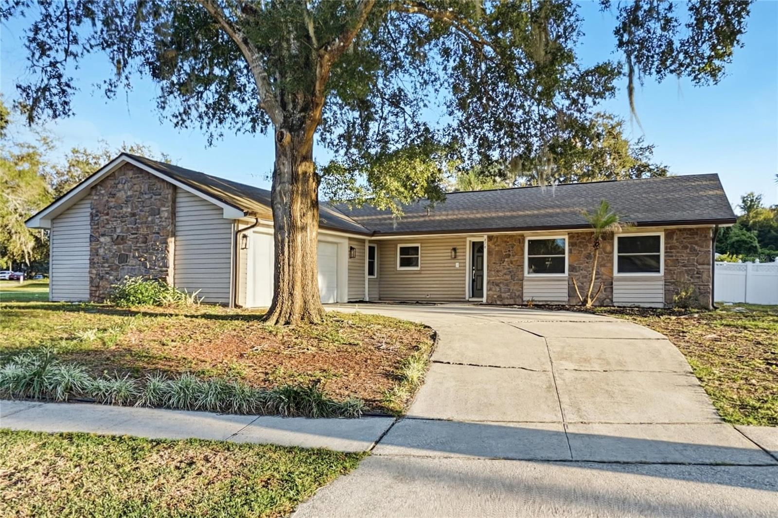 878 BENCHWOOD DR