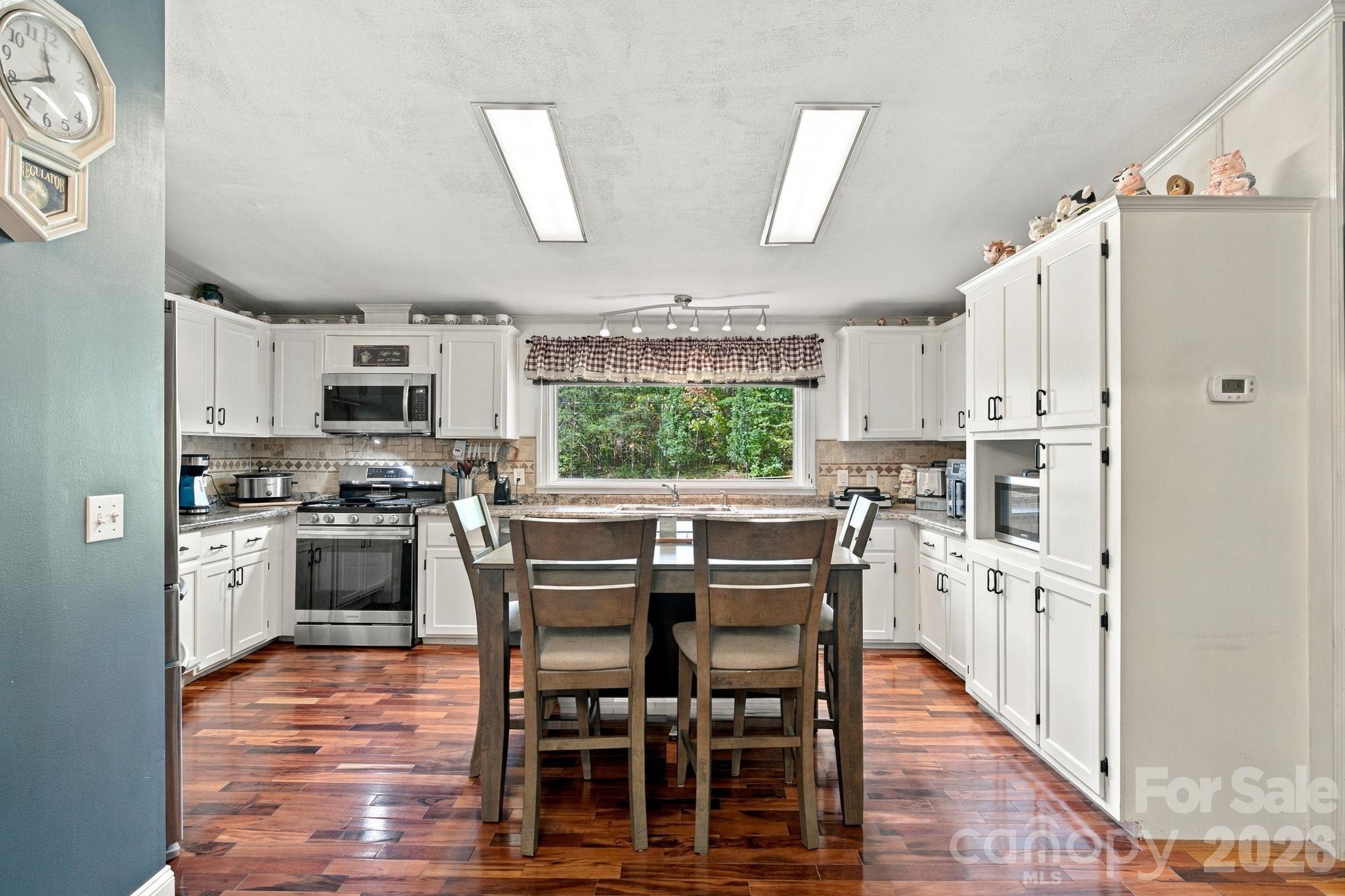 Single Family Residence at 125 James Drive, Rockwell, photo 13 of 41