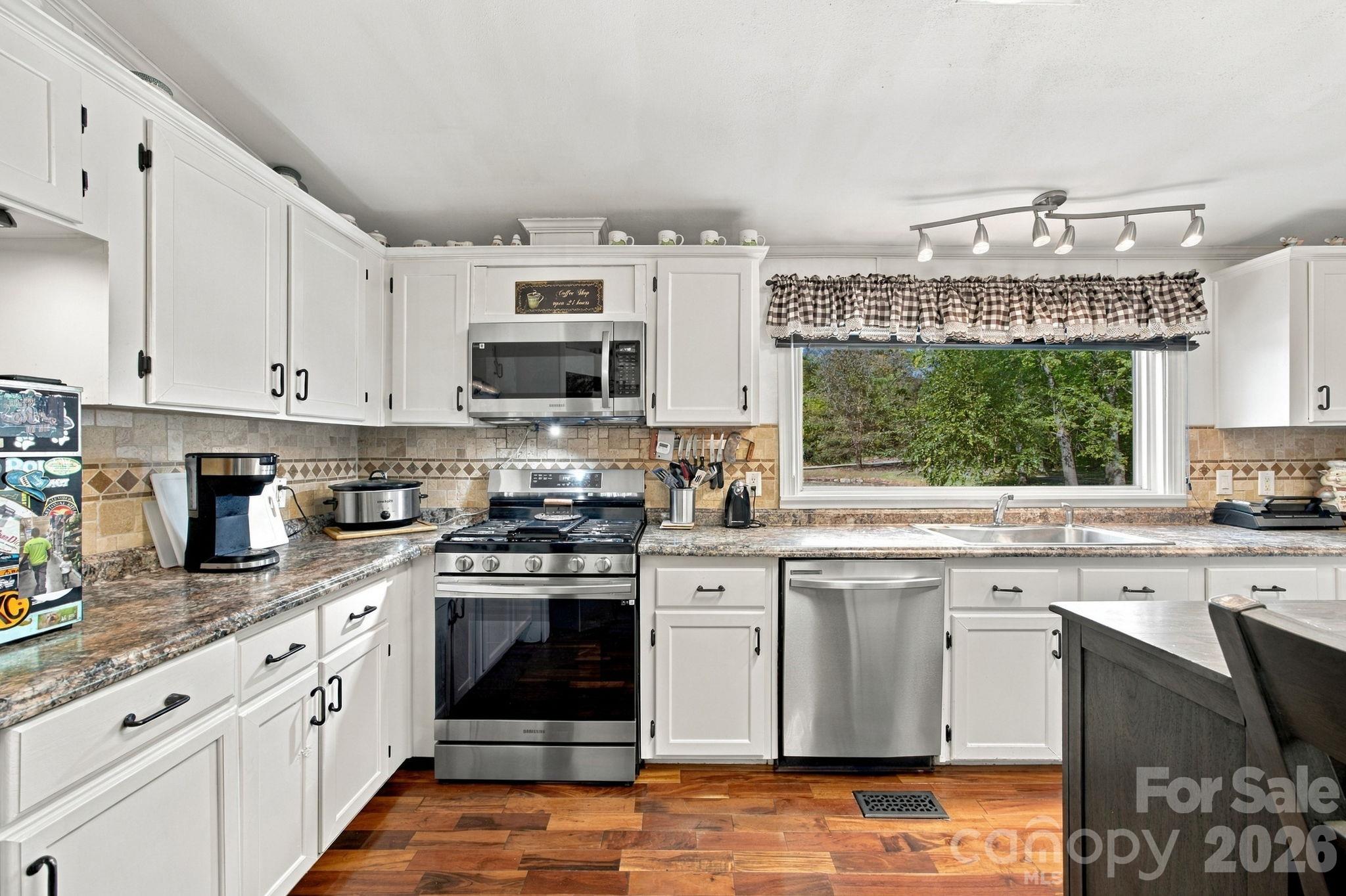 Single Family Residence at 125 James Drive, Rockwell, photo 15 of 41