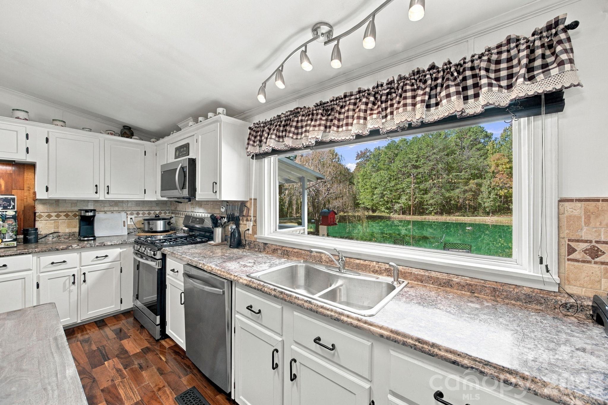 Single Family Residence at 125 James Drive, Rockwell, photo 16 of 41