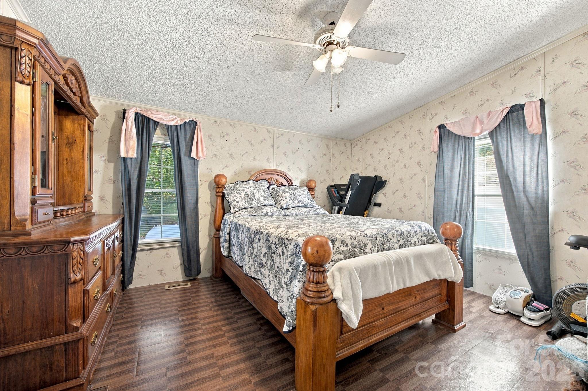 Single Family Residence at 125 James Drive, Rockwell, photo 21 of 41