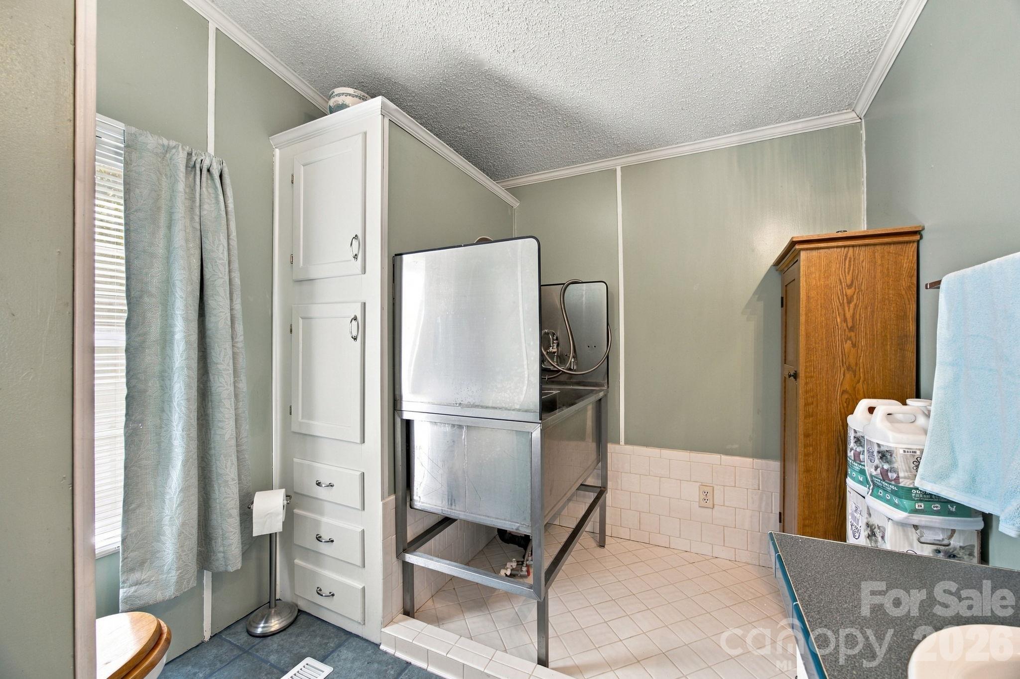 Single Family Residence at 125 James Drive, Rockwell, photo 25 of 41