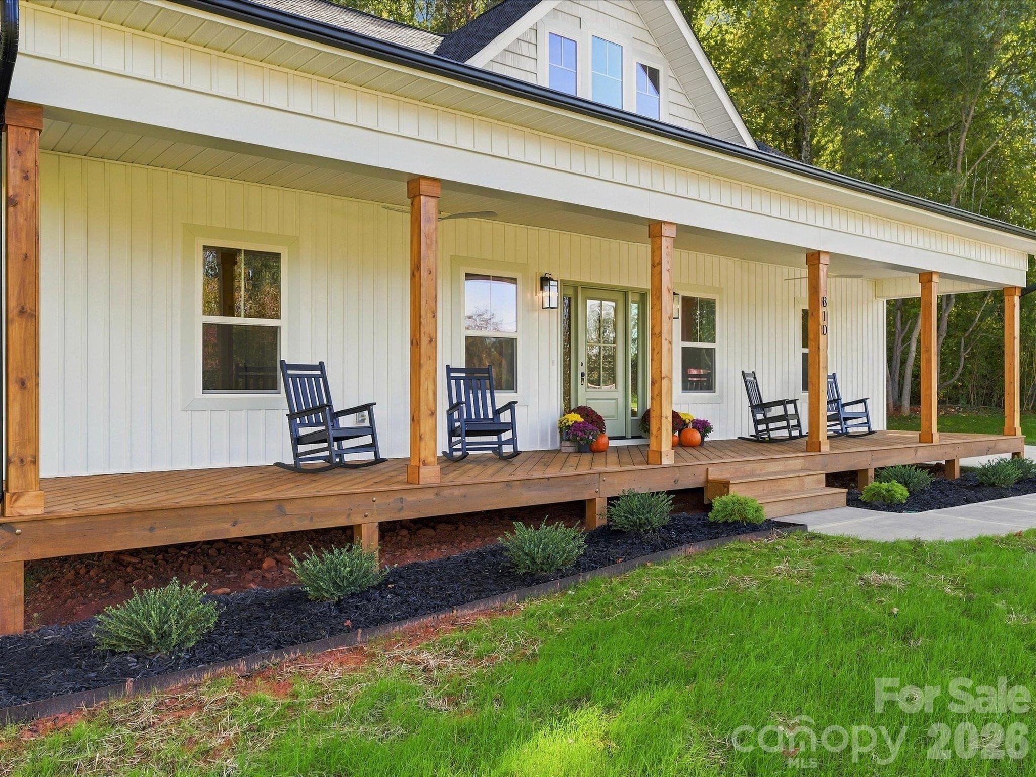 Single Family Residence at 810 Mountain Crest Drive, Kings Mountain, photo 3 of 49