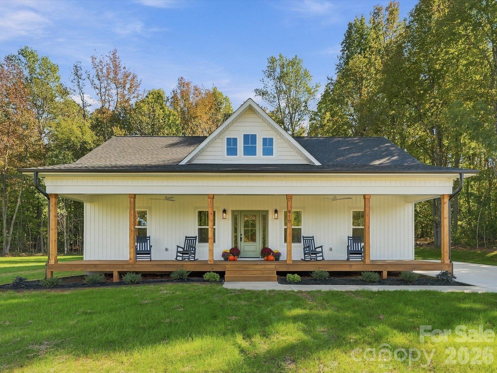 Single Family Residence at 810 Mountain Crest Drive, Kings Mountain, photo 2 of 49