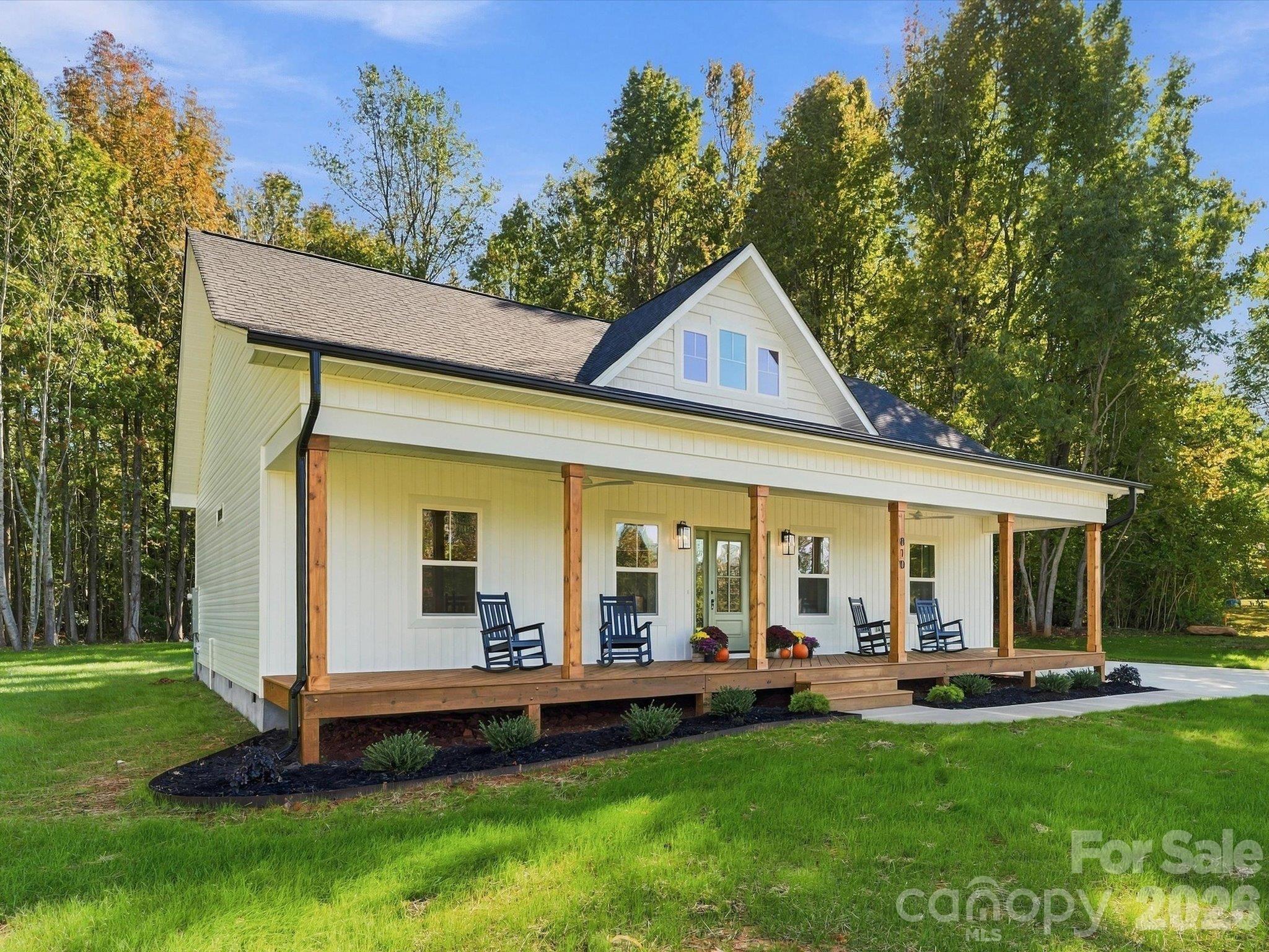 Single Family Residence at 810 Mountain Crest Drive, Kings Mountain, photo 6 of 49