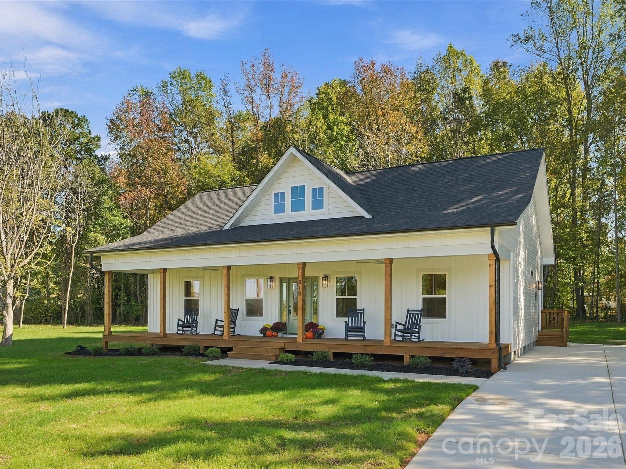 Single Family Residence at 810 Mountain Crest Drive, Kings Mountain, photo 7 of 49