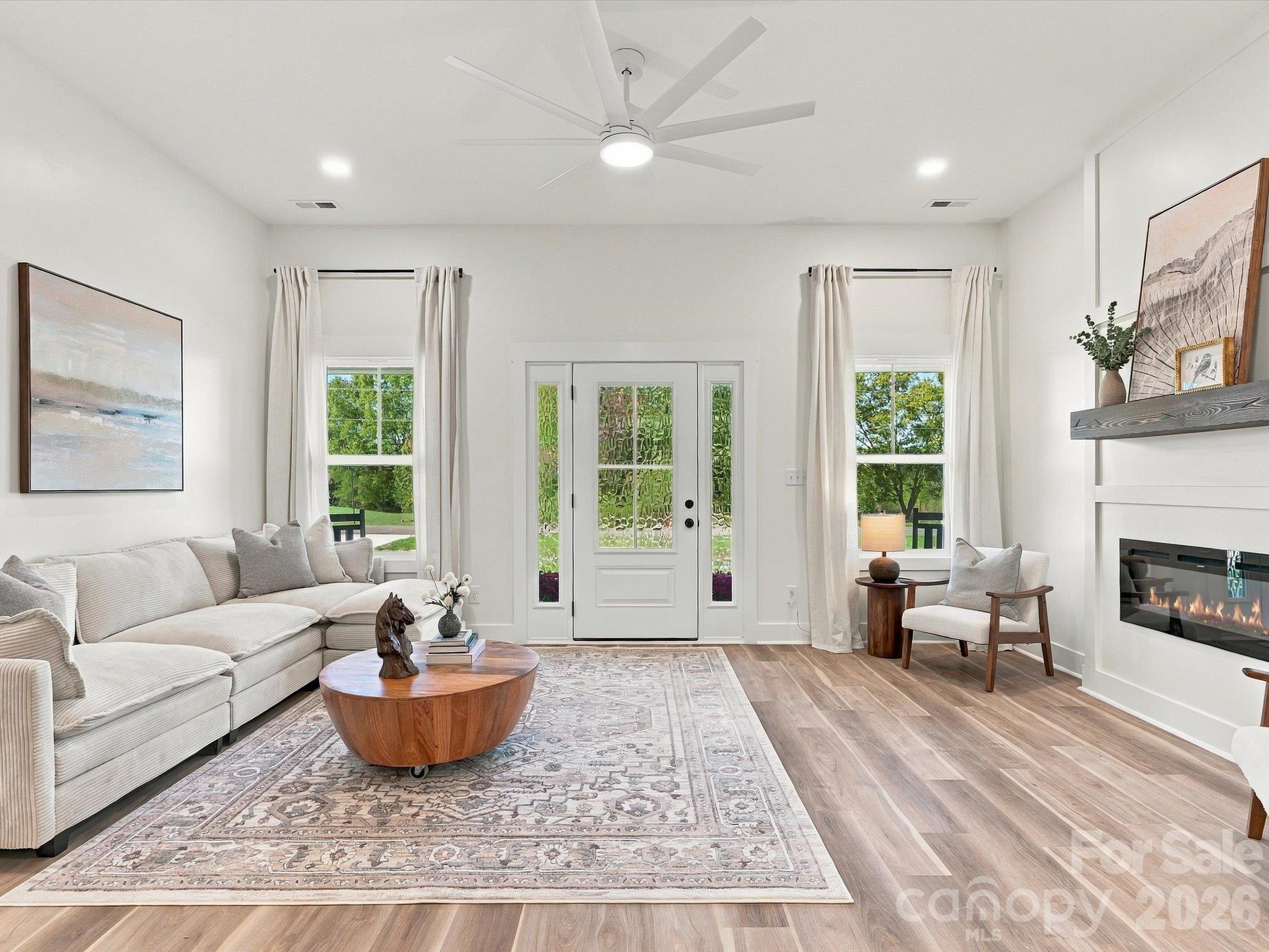 Single Family Residence at 810 Mountain Crest Drive, Kings Mountain, photo 9 of 49