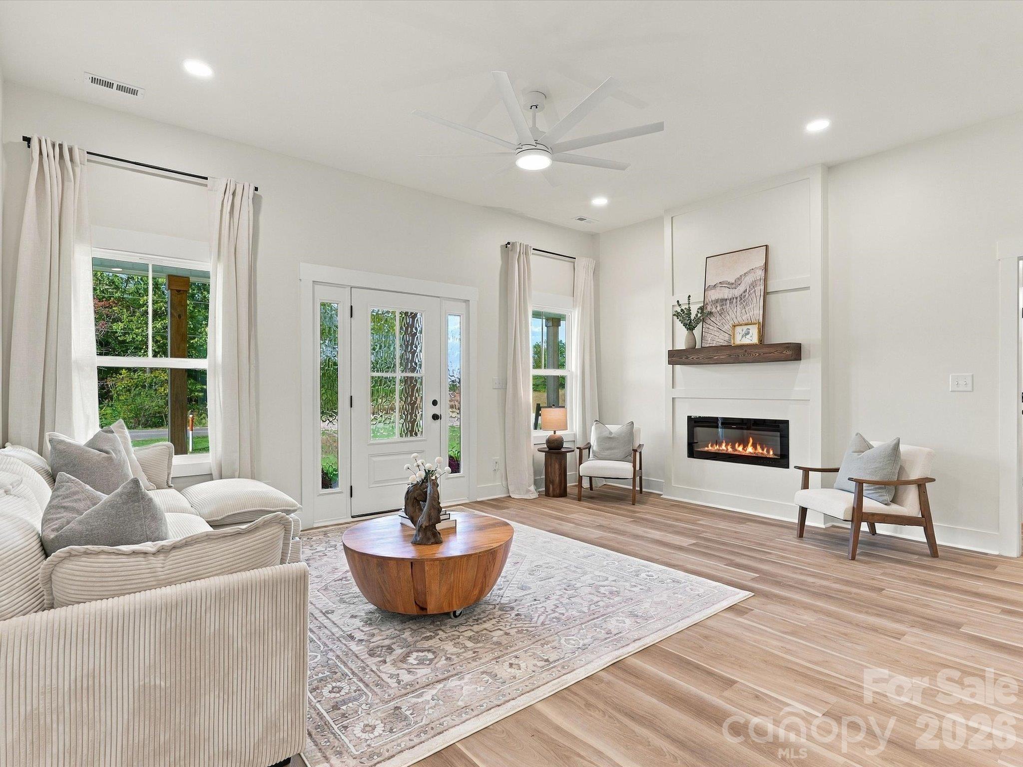 Single Family Residence at 810 Mountain Crest Drive, Kings Mountain, photo 10 of 49