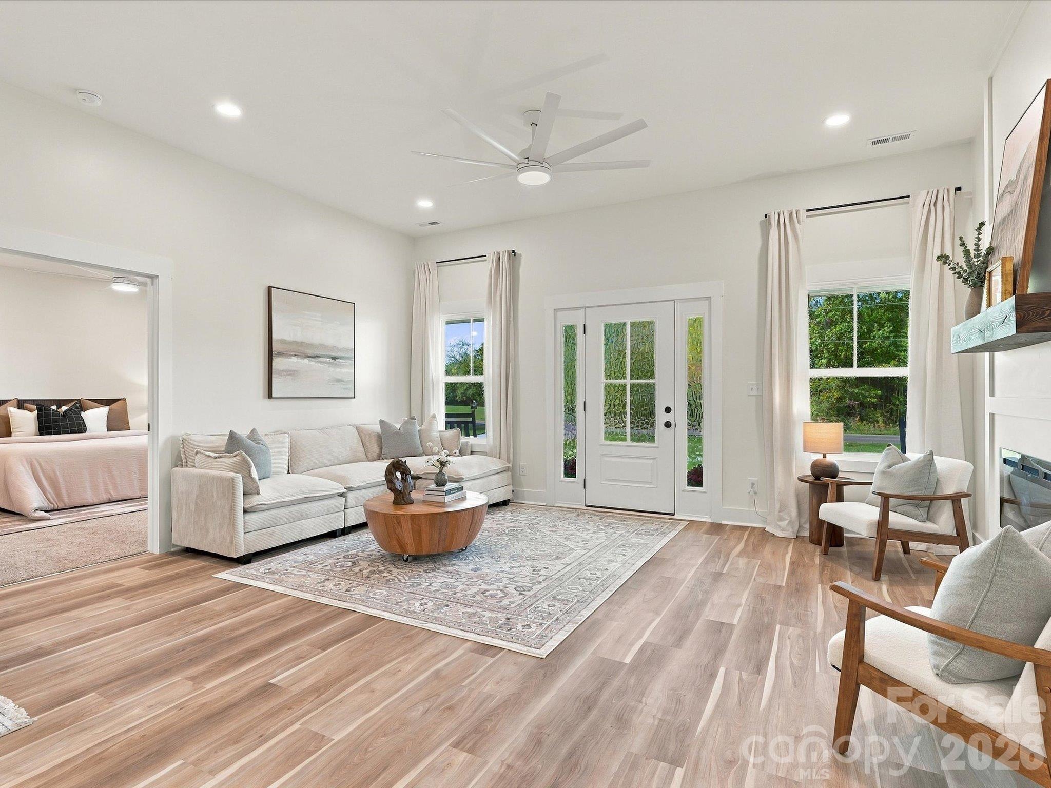 Single Family Residence at 810 Mountain Crest Drive, Kings Mountain, photo 11 of 49