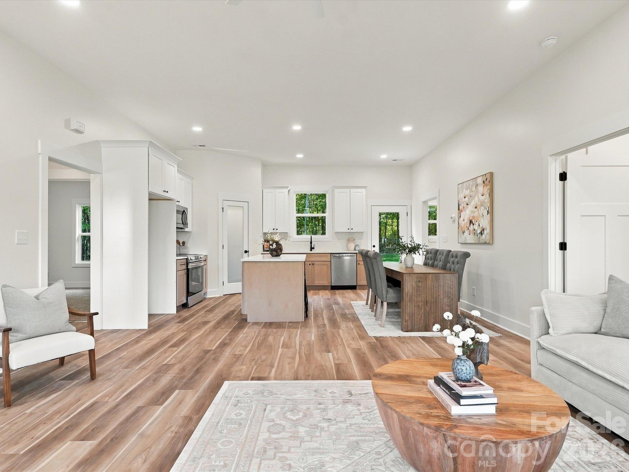 Single Family Residence at 810 Mountain Crest Drive, Kings Mountain, photo 12 of 49