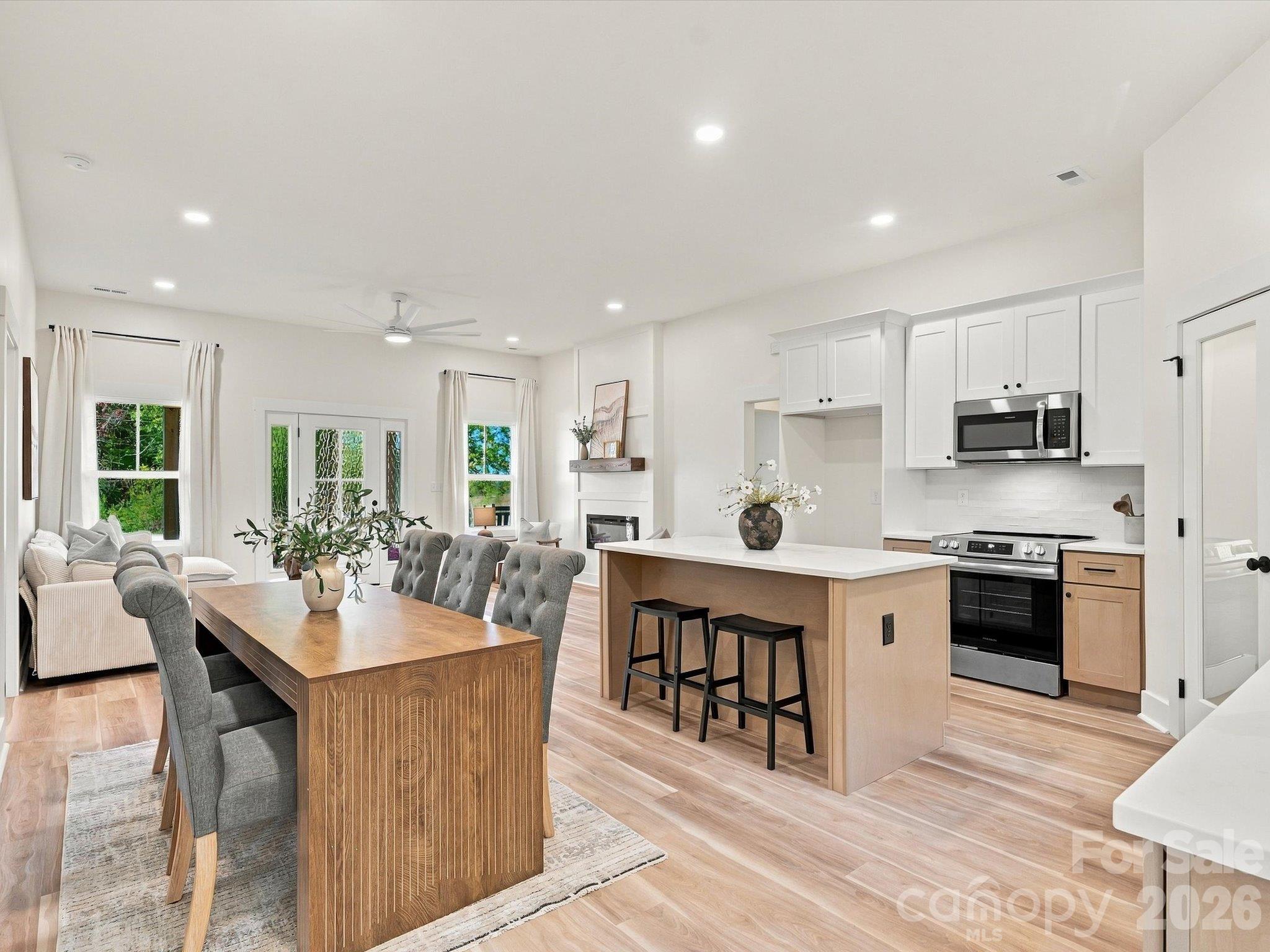 Single Family Residence at 810 Mountain Crest Drive, Kings Mountain, photo 15 of 49