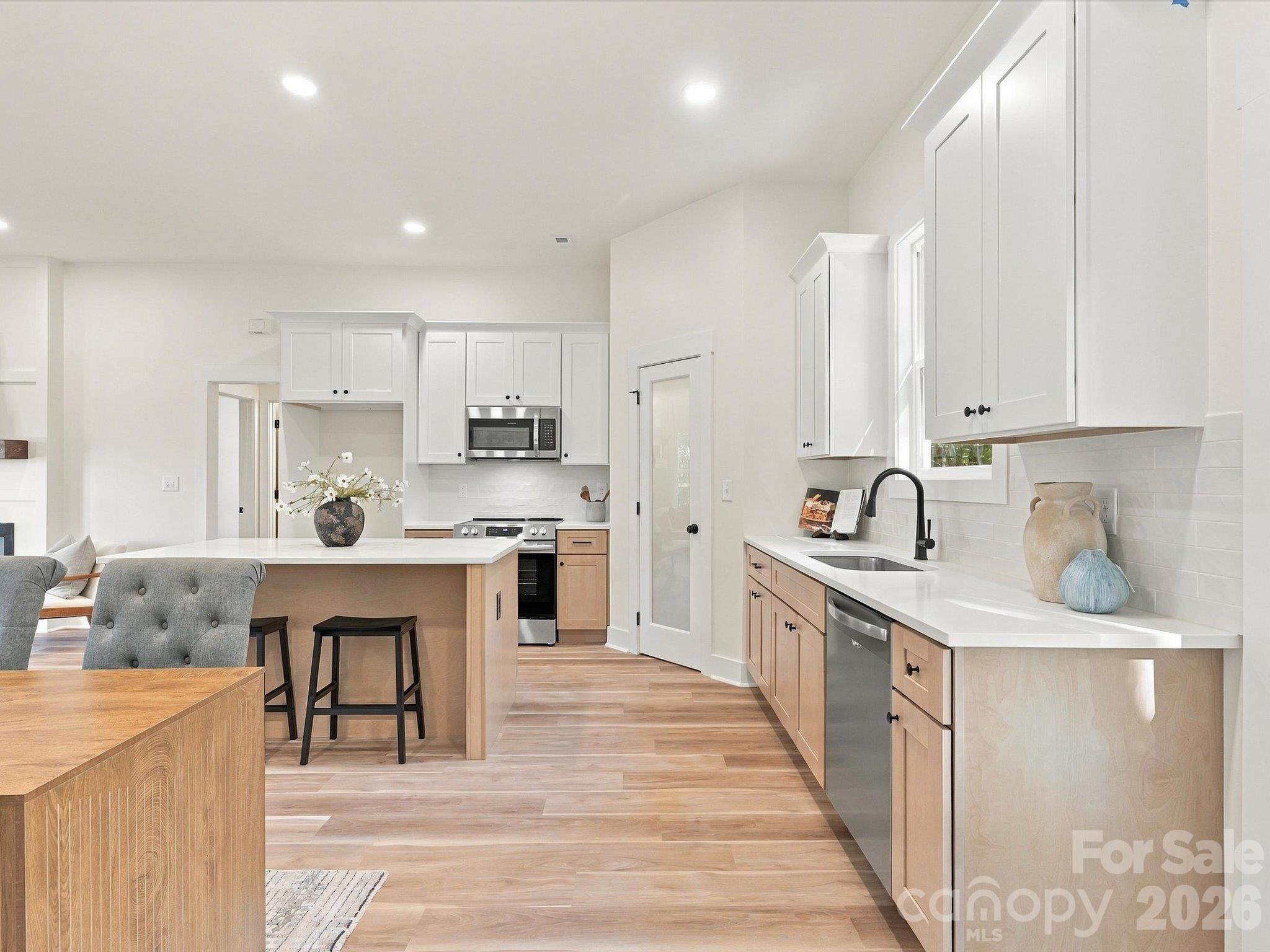 Single Family Residence at 810 Mountain Crest Drive, Kings Mountain, photo 16 of 49