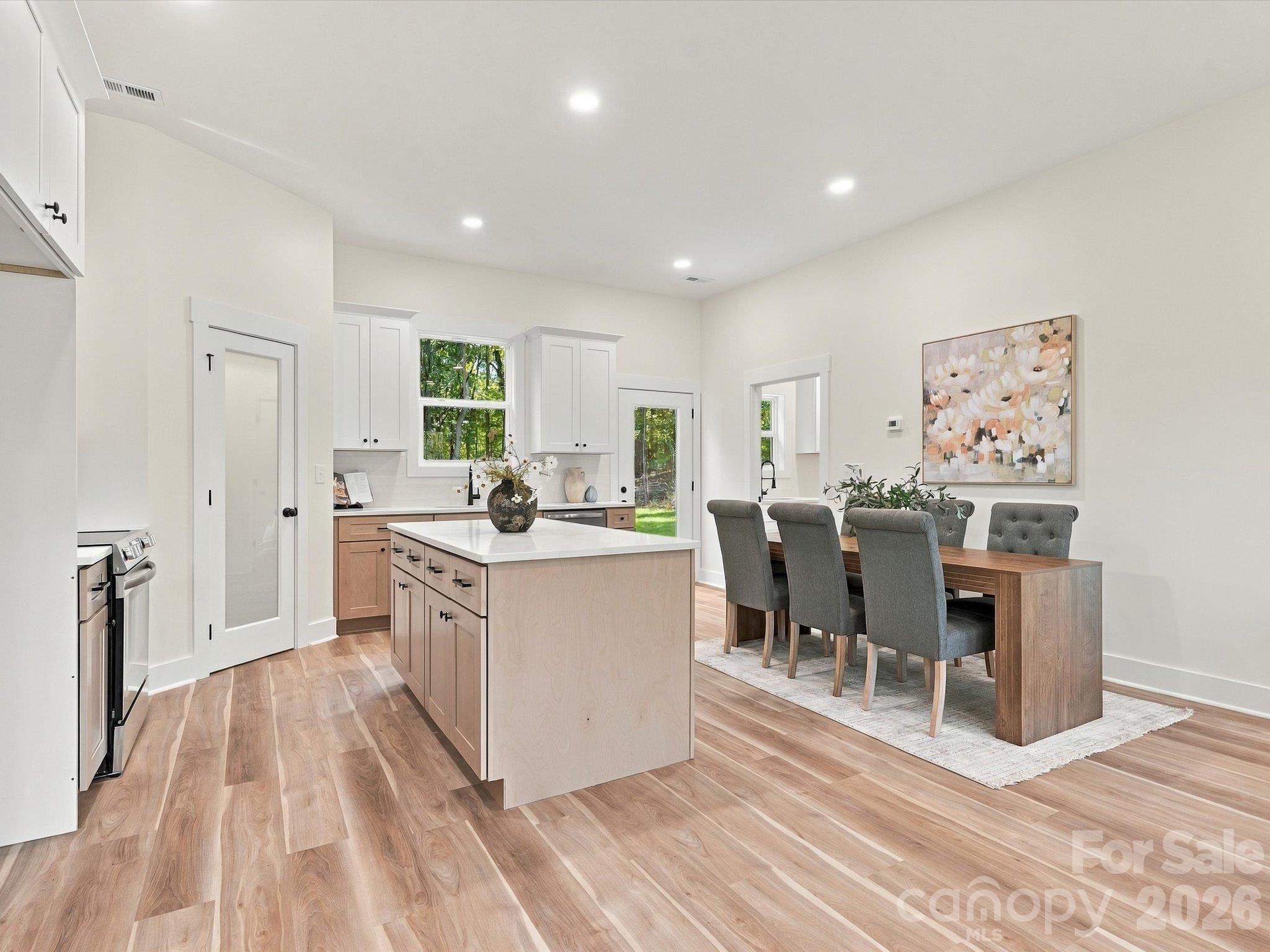 Single Family Residence at 810 Mountain Crest Drive, Kings Mountain, photo 18 of 49