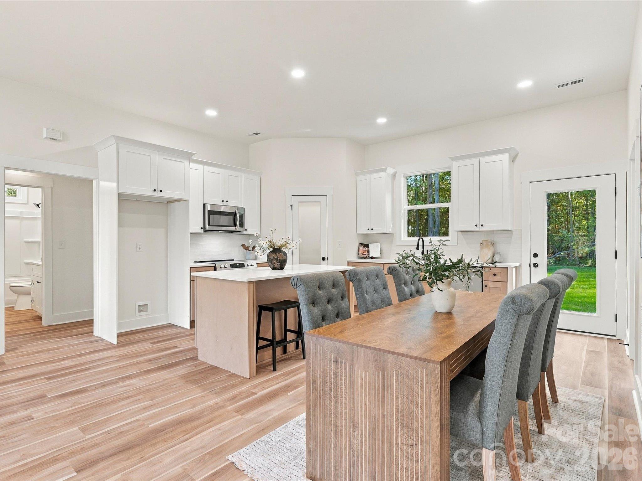 Single Family Residence at 810 Mountain Crest Drive, Kings Mountain, photo 20 of 49