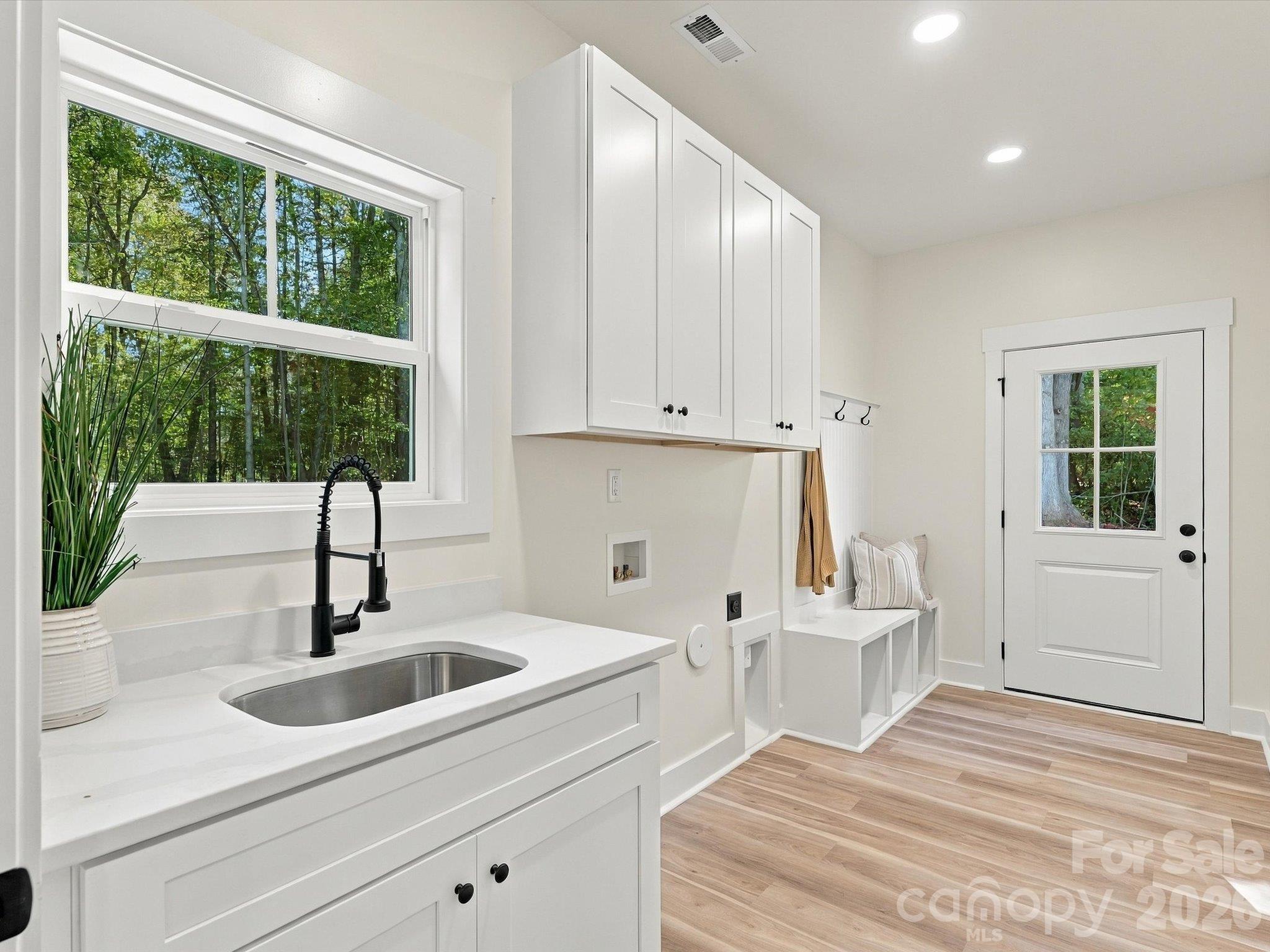 Single Family Residence at 810 Mountain Crest Drive, Kings Mountain, photo 33 of 49