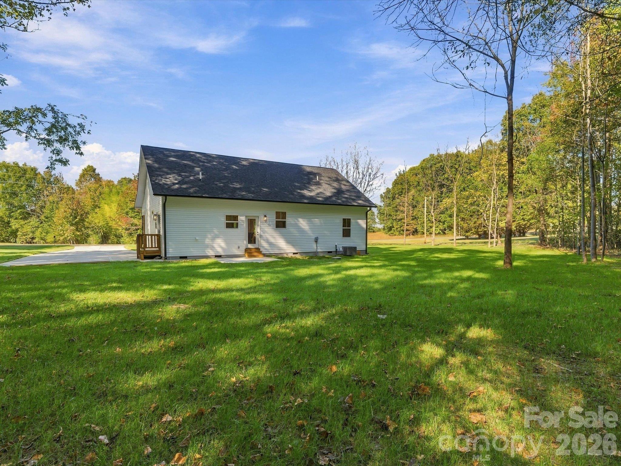 Single Family Residence at 810 Mountain Crest Drive, Kings Mountain, photo 39 of 49