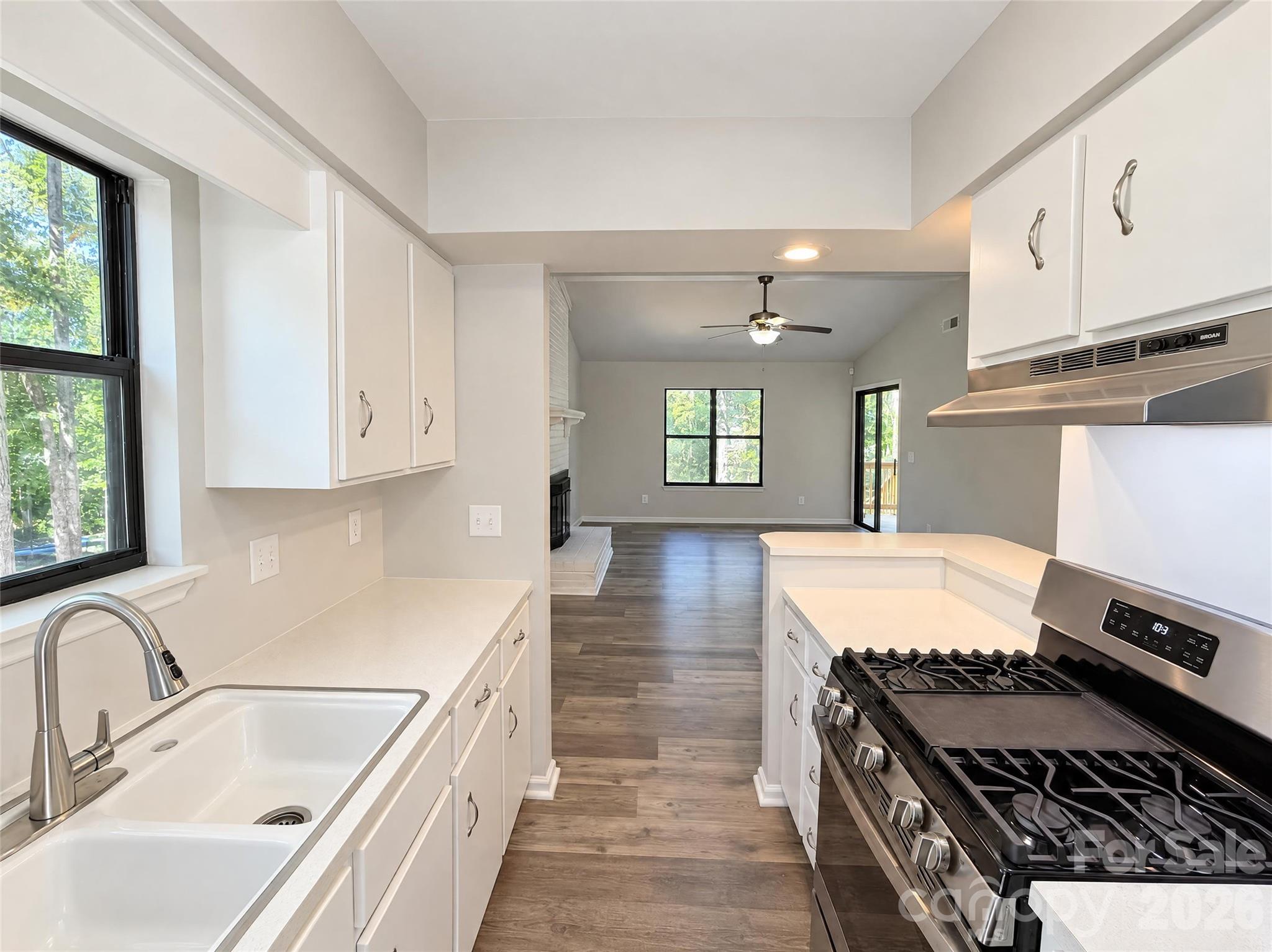 Single Family Residence at 10005 Santa Fe Lane, Mint Hill, photo 2 of 21