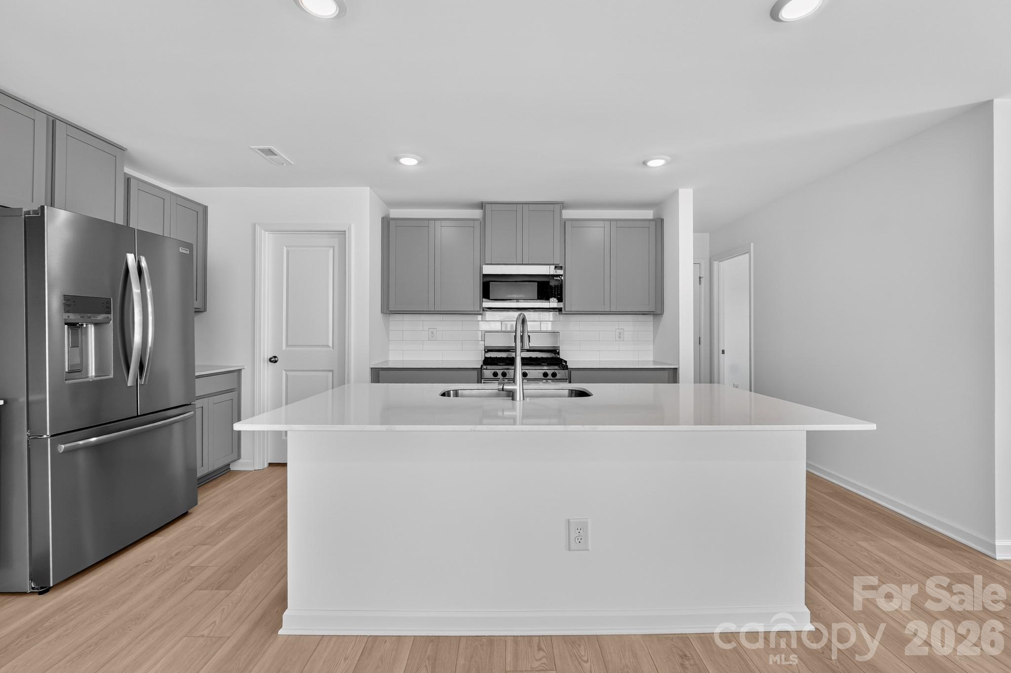 Single Family Residence at 733 Bechamel Avenue, York, photo 3 of 16