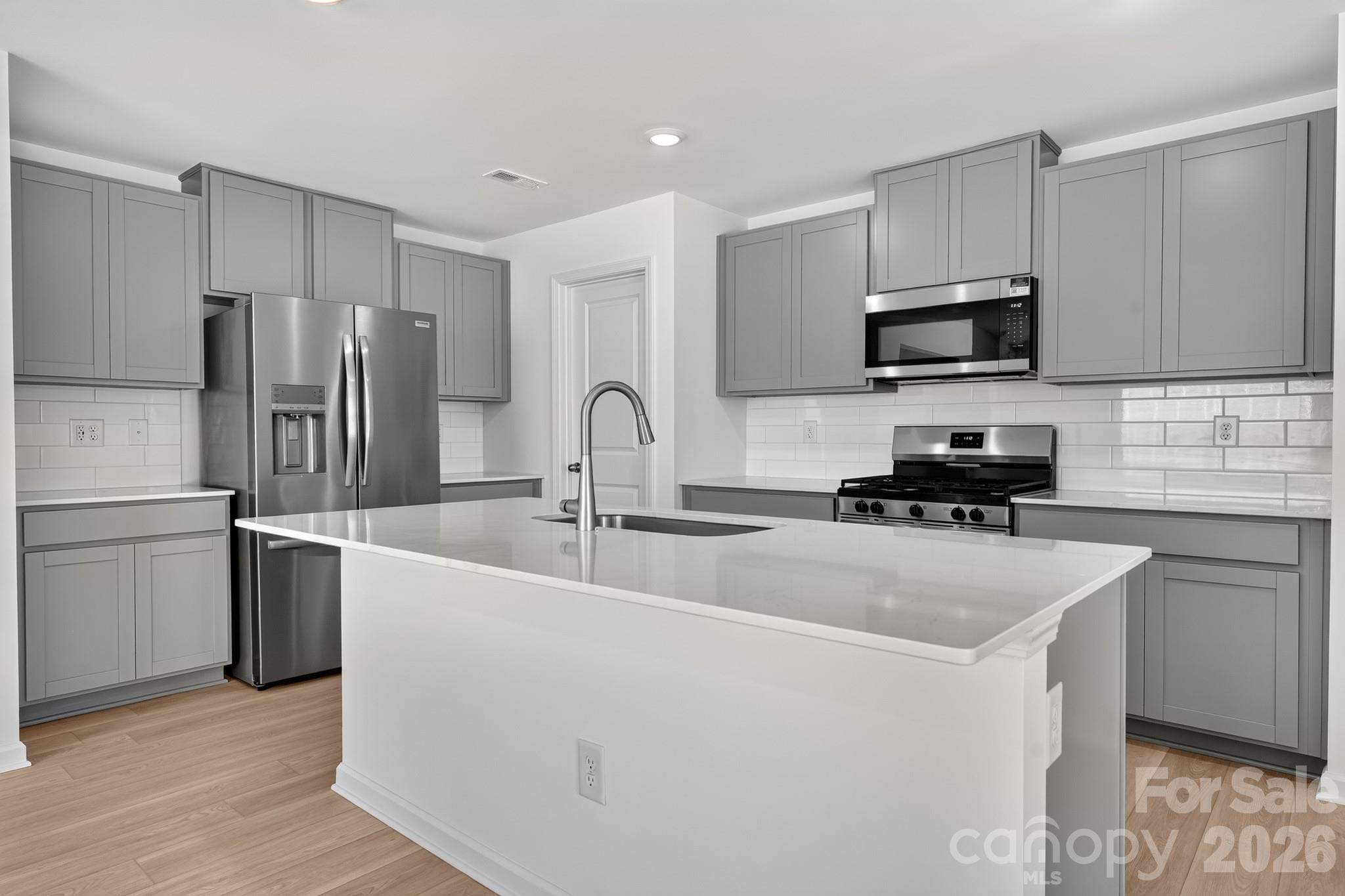 Single Family Residence at 733 Bechamel Avenue, York, photo 4 of 16