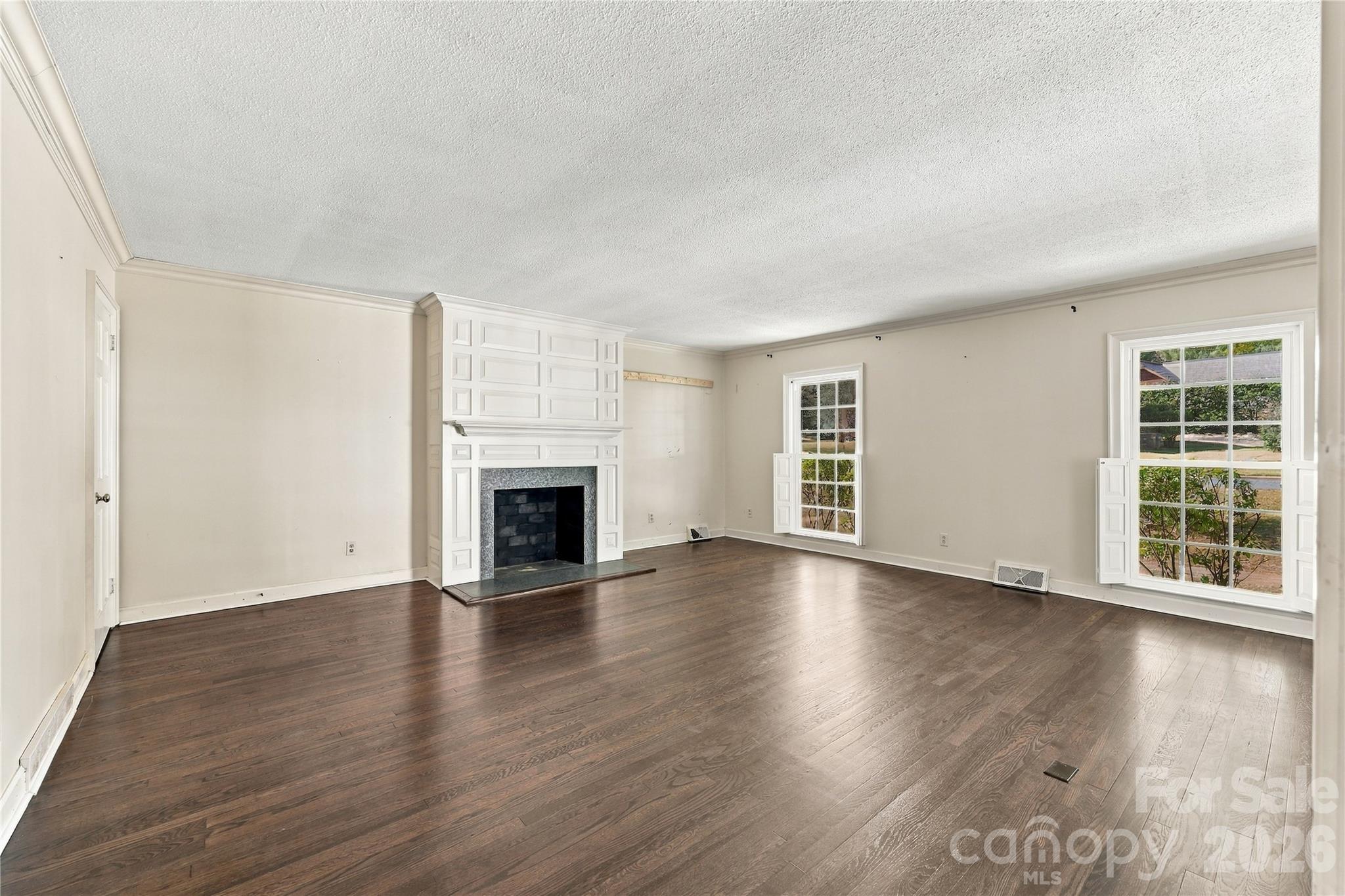 Single Family Residence at 512 Lakeside Drive, Statesville, photo 5 of 44