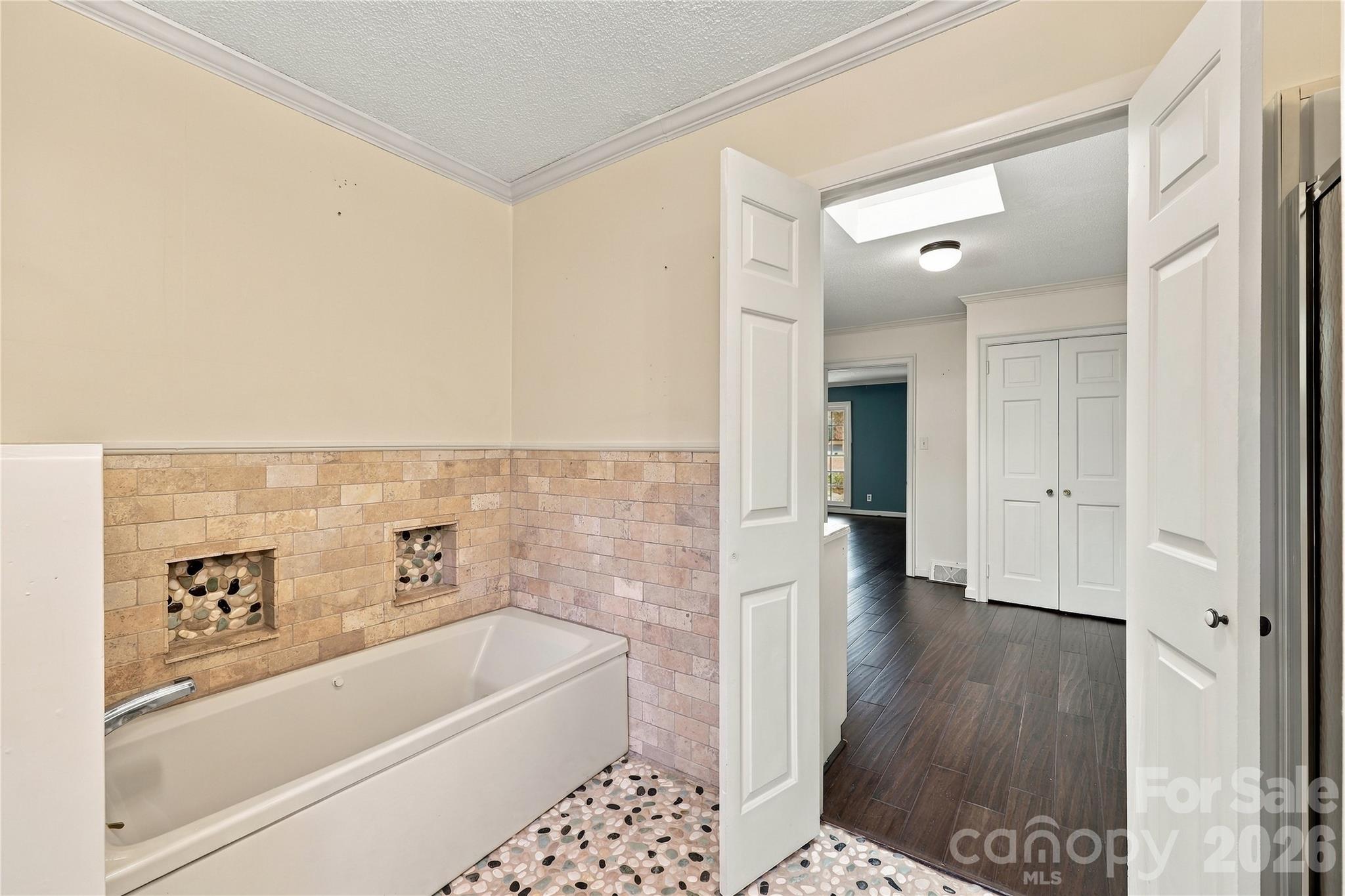 Single Family Residence at 512 Lakeside Drive, Statesville, photo 13 of 44