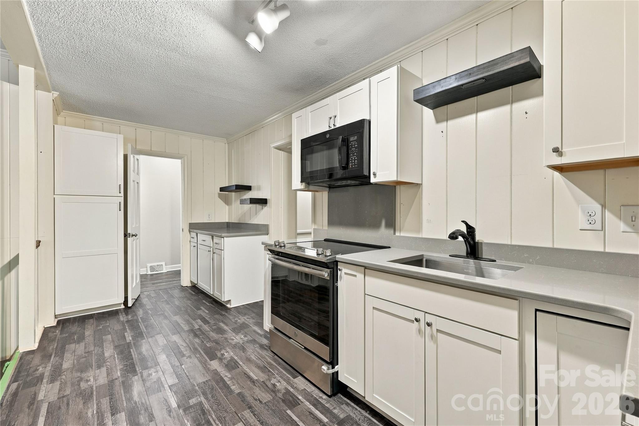 Single Family Residence at 512 Lakeside Drive, Statesville, photo 27 of 44