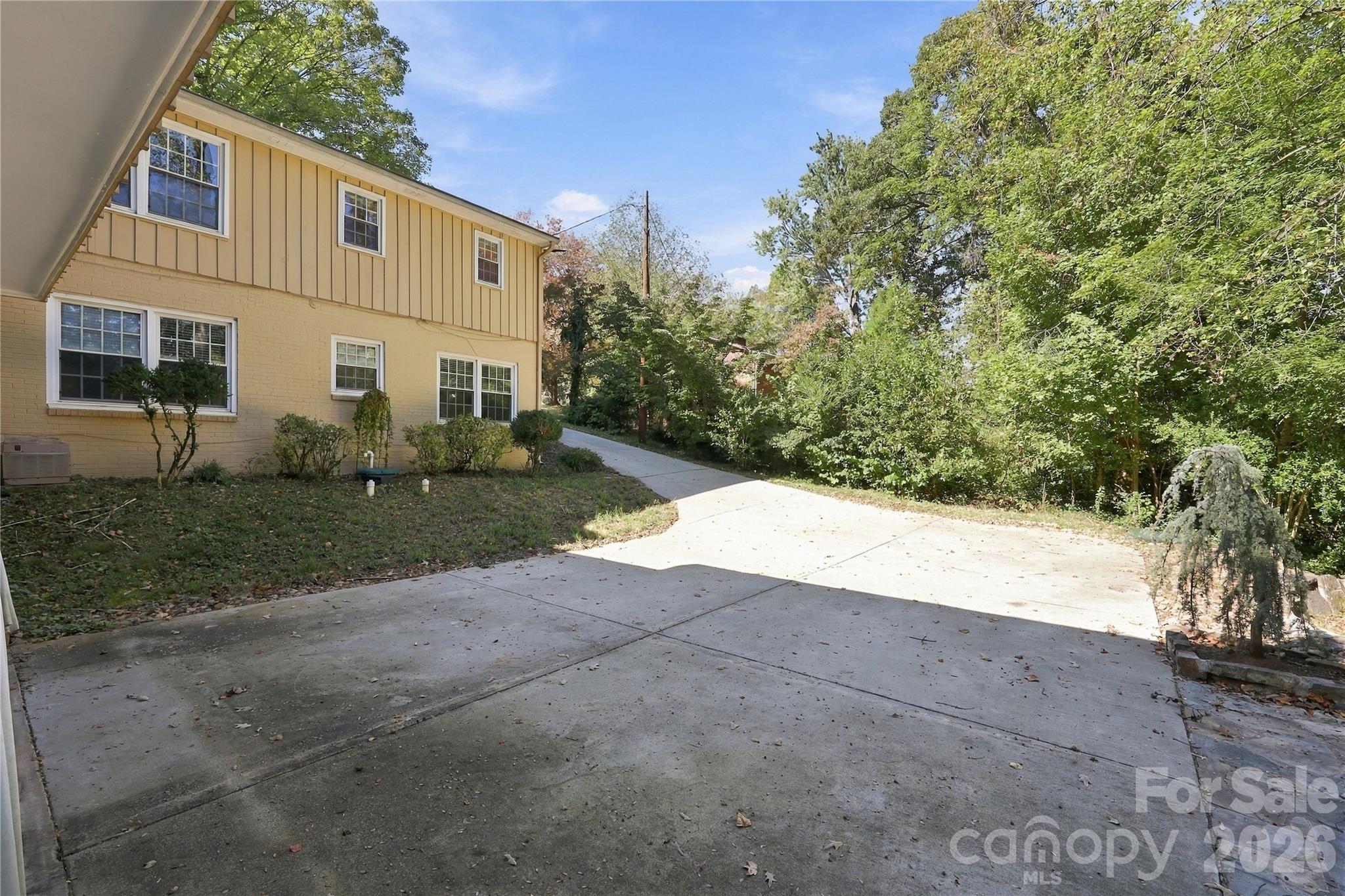 Single Family Residence at 512 Lakeside Drive, Statesville, photo 40 of 44