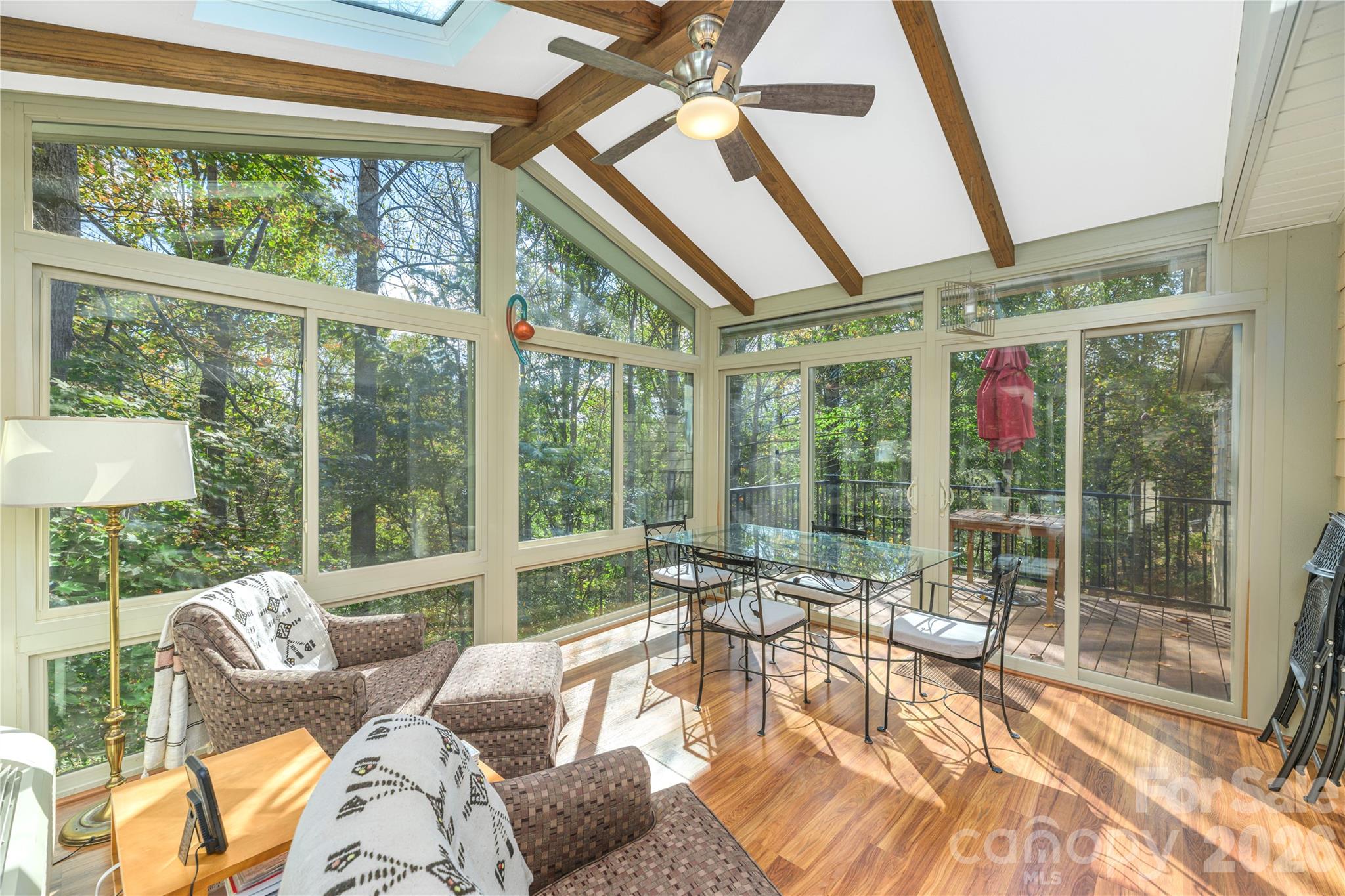Enclosed and conditioned Sunroom.Boardgames anyone? - 6 Eagles Nest Lane, Asheville