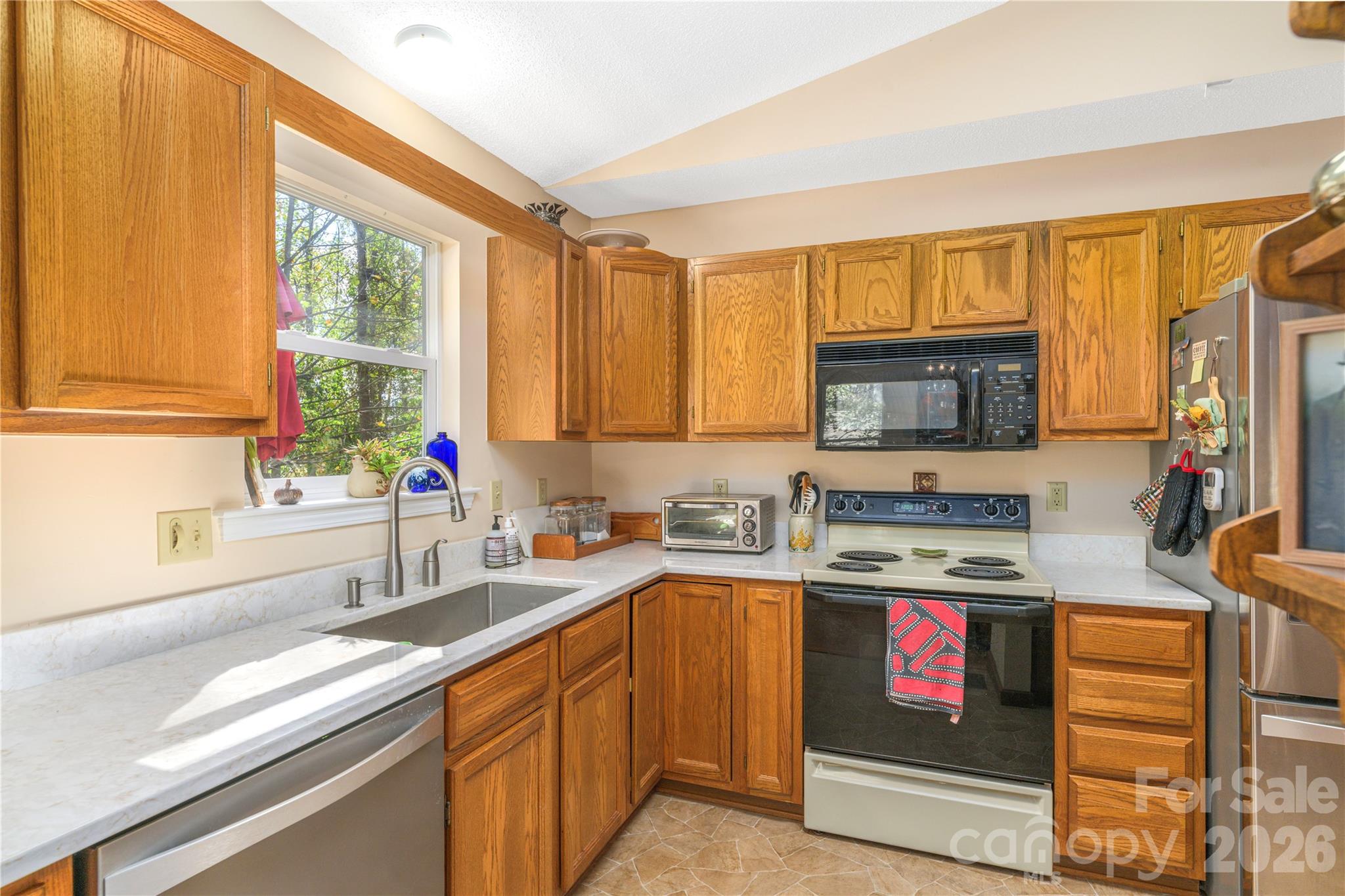 Energy efficient appliances and good counter space with a garden window to watch our beautiful trees change color. - 6 Eagles Nest Lane, Asheville