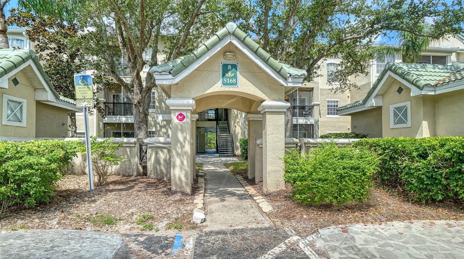 ENTRANCE BUILDING 8 - 5168 NORTHRIDGE RD #103, SARASOTA