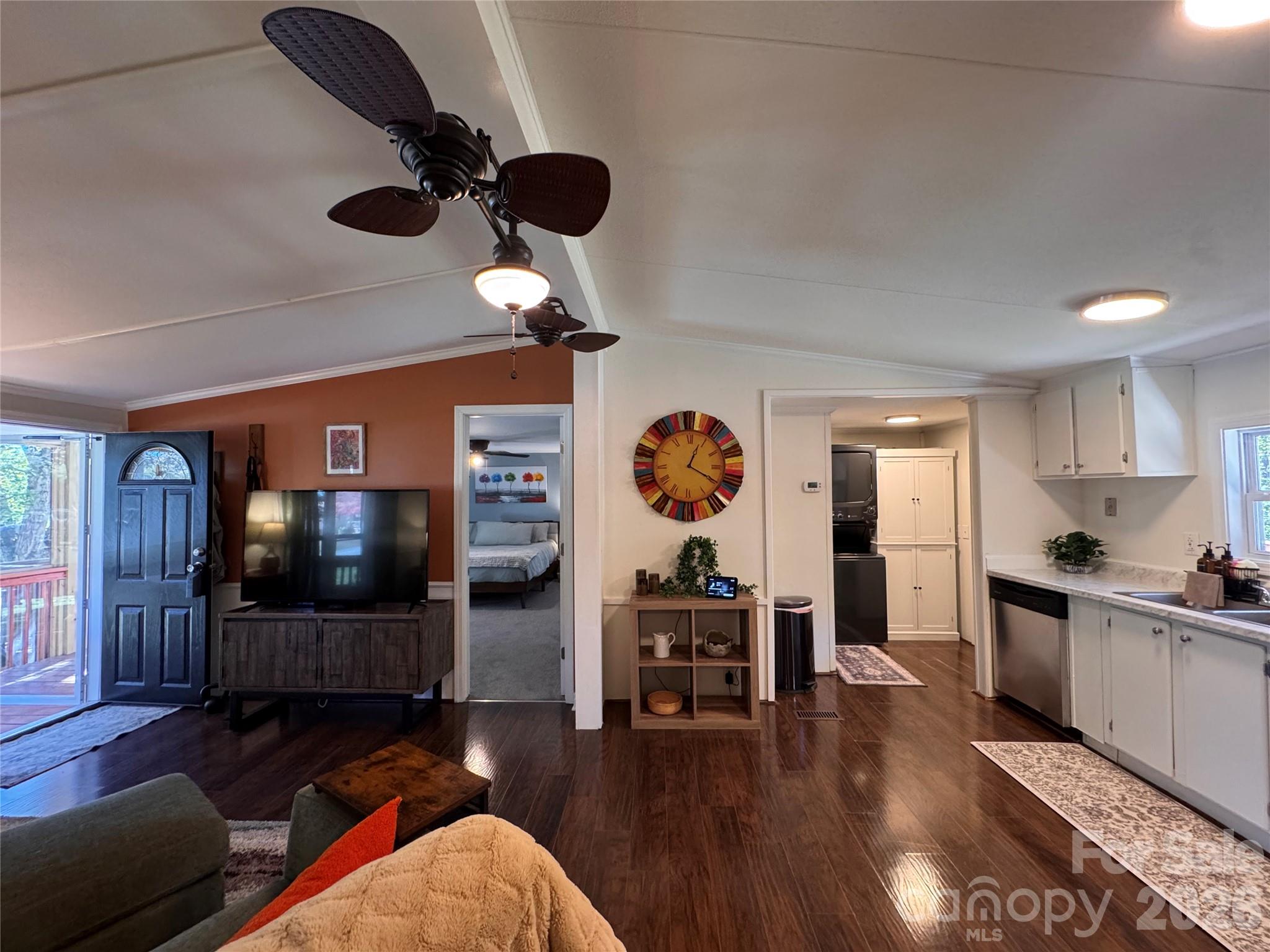 Open Concept Living - 78 Katie Drive, Hendersonville