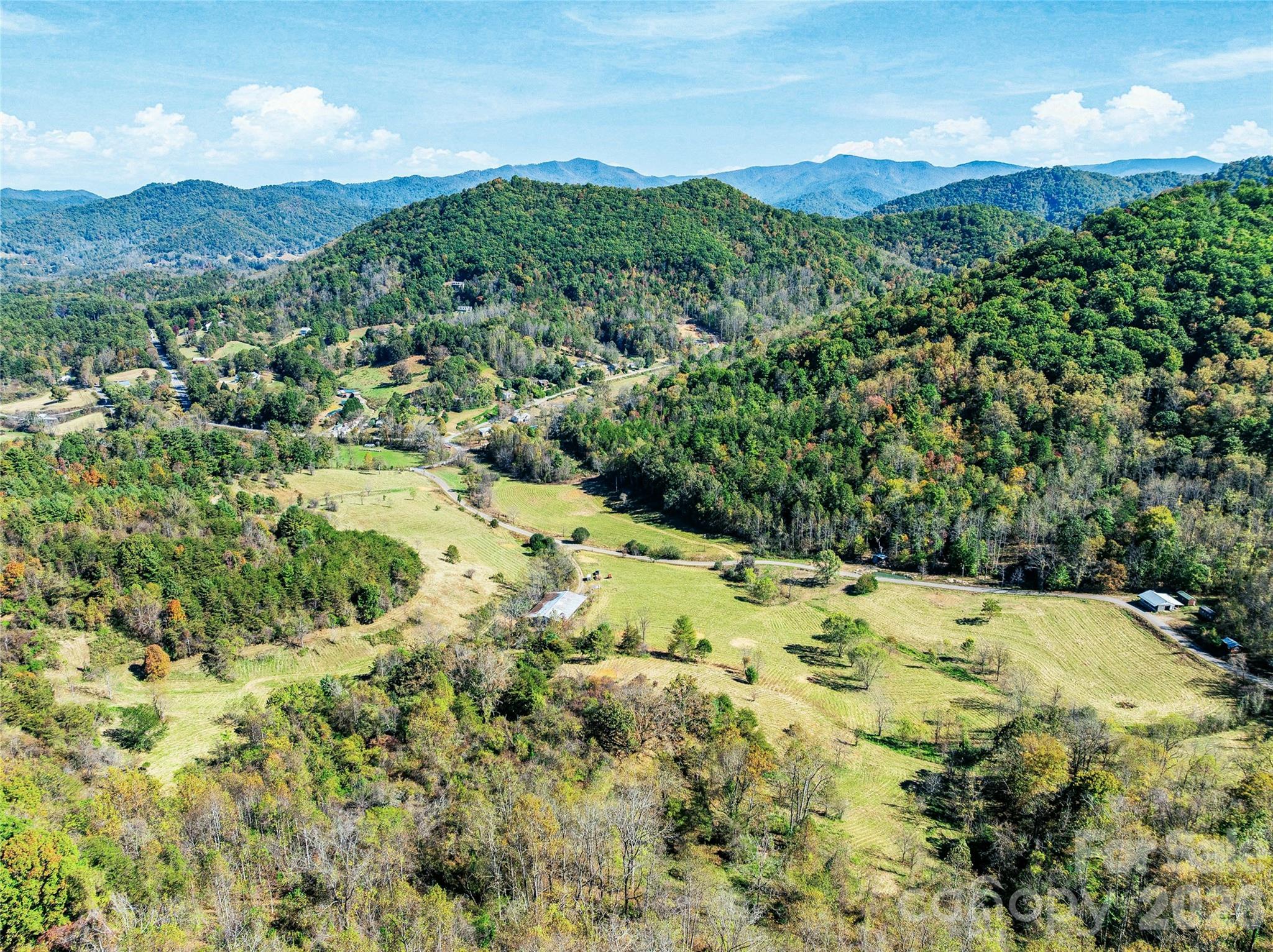 stunning rare setting just 20 minutes to Asheville and 10 minutes to Weaverville or Mars Hill - 41 Lovin Road, Weaverville