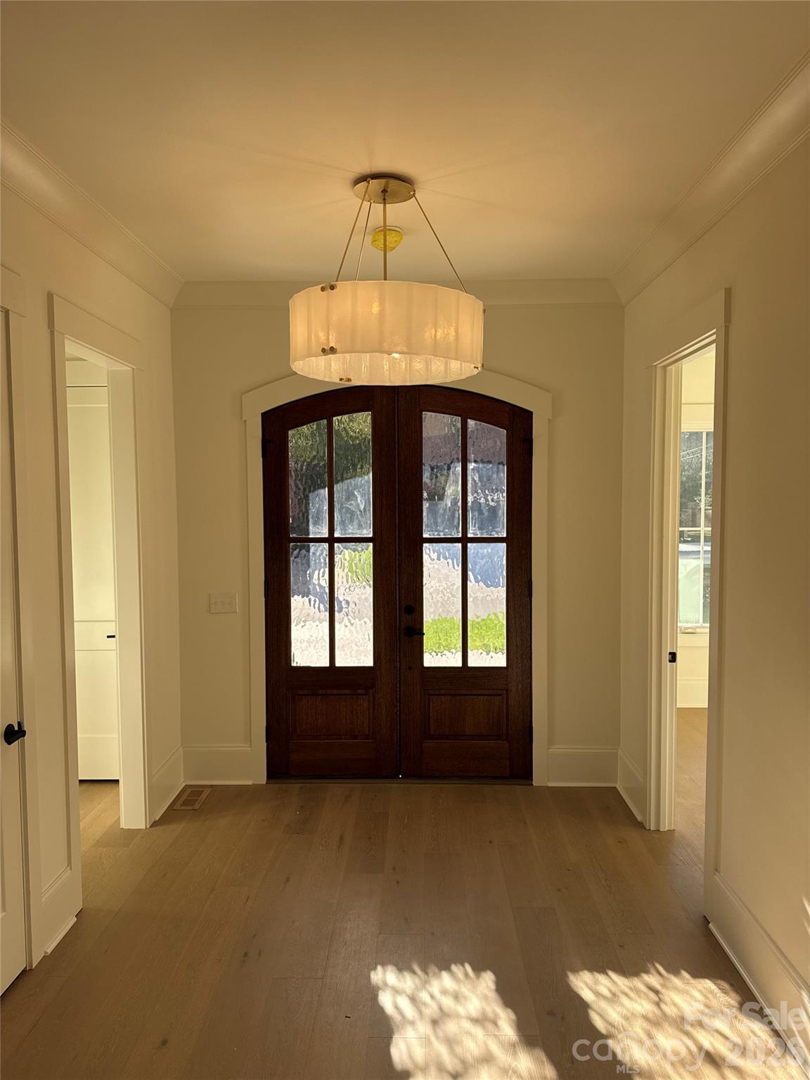Single Family Residence at 101 N Brackenbury Lane, Charlotte, photo 2 of 3