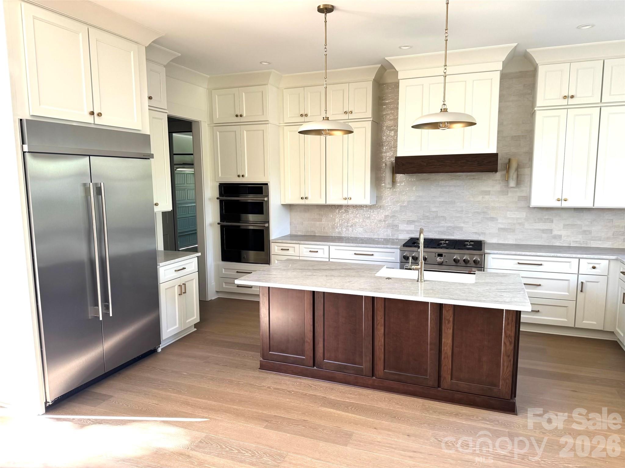 Single Family Residence at 101 N Brackenbury Lane, Charlotte, photo 3 of 3