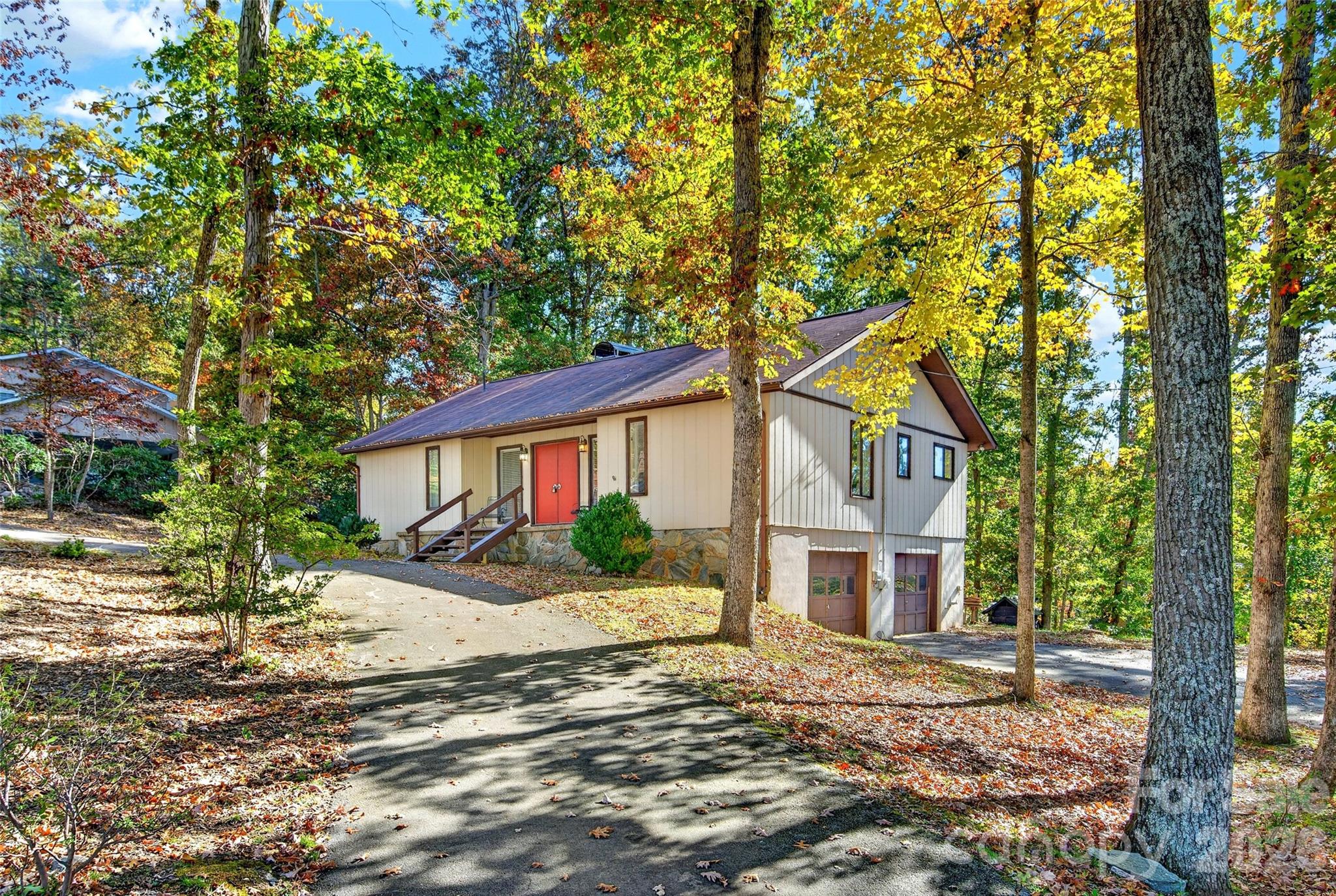 Single Family Residence at 592 Carters Ridge Road, Spruce Pine, photo 2 of 61