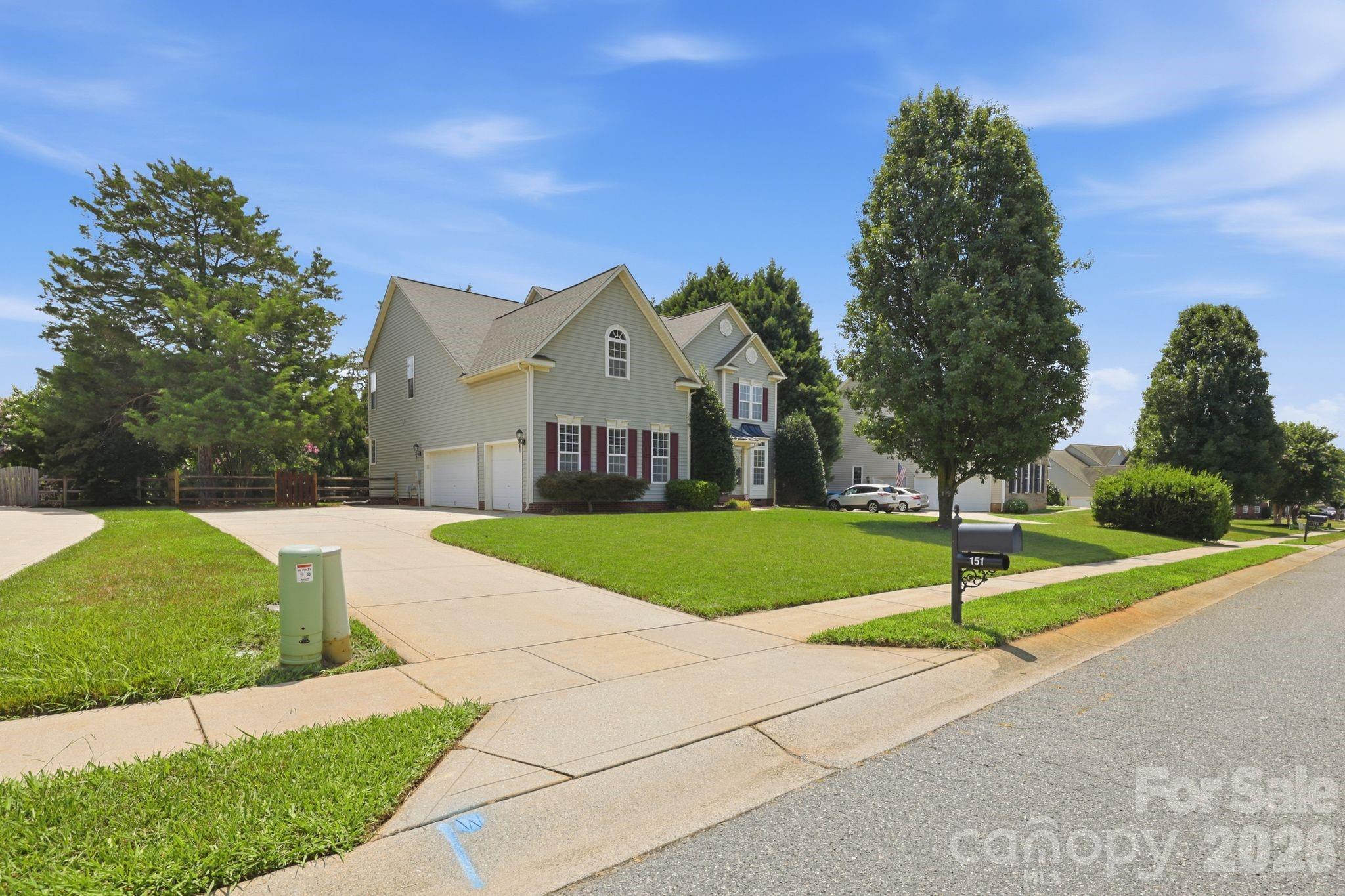 Single Family Residence at 151 Corona Circle, Mooresville, photo 3 of 48