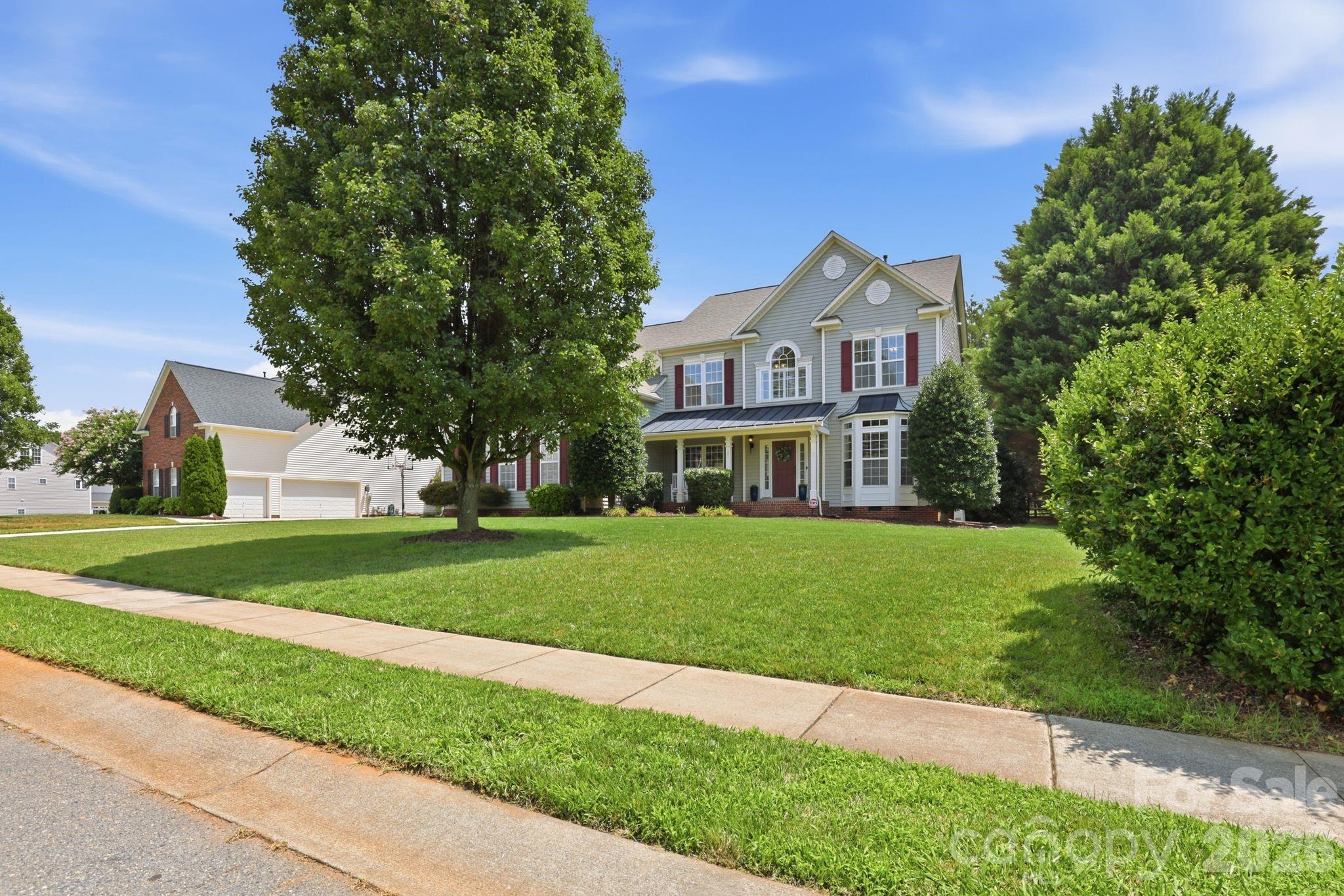 Single Family Residence at 151 Corona Circle, Mooresville, photo 4 of 48