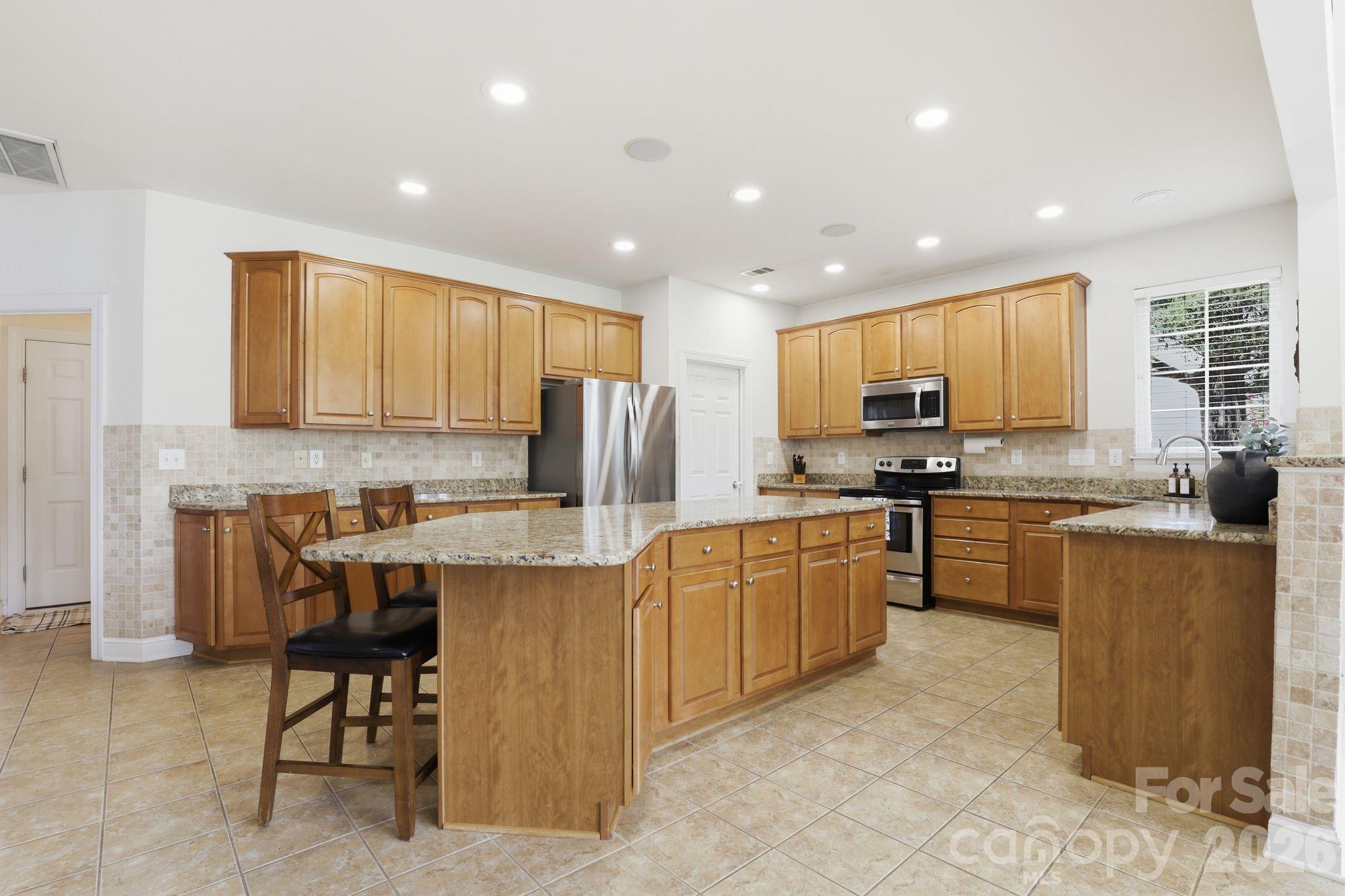 Single Family Residence at 151 Corona Circle, Mooresville, photo 16 of 48